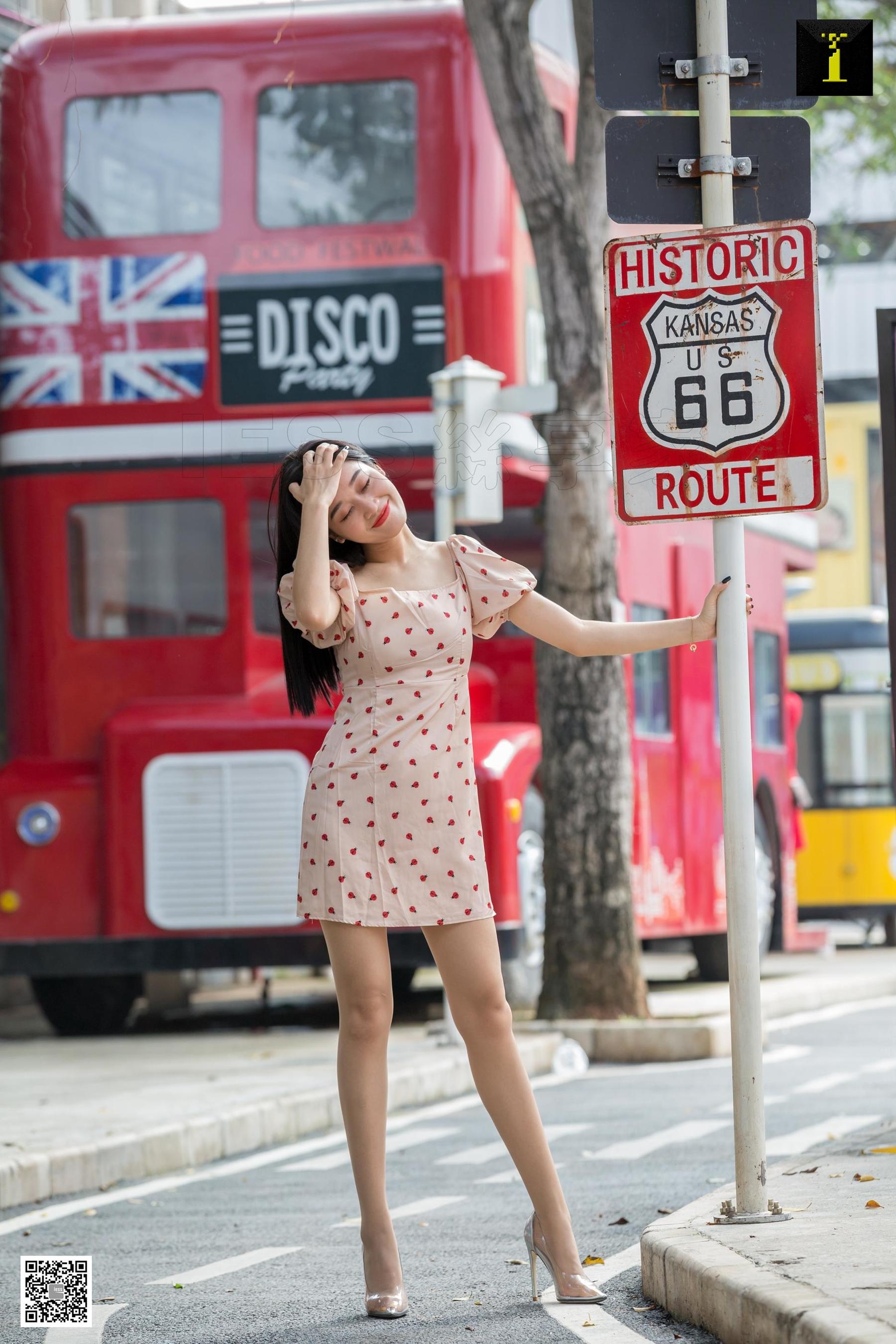 IESS Thoughts and Fun Model: Cola Girls Sensing Street Shooting