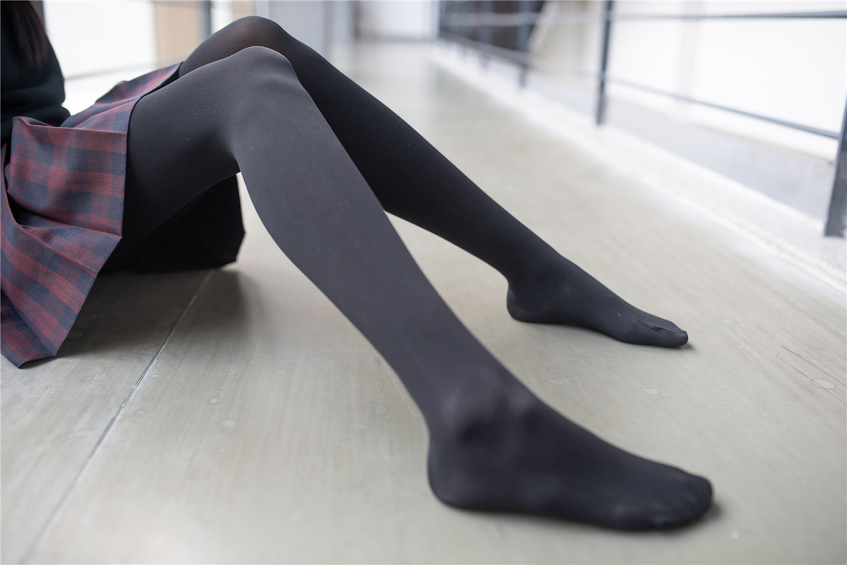 Field of Wind NO.147 Red Black Skirt thick black silk