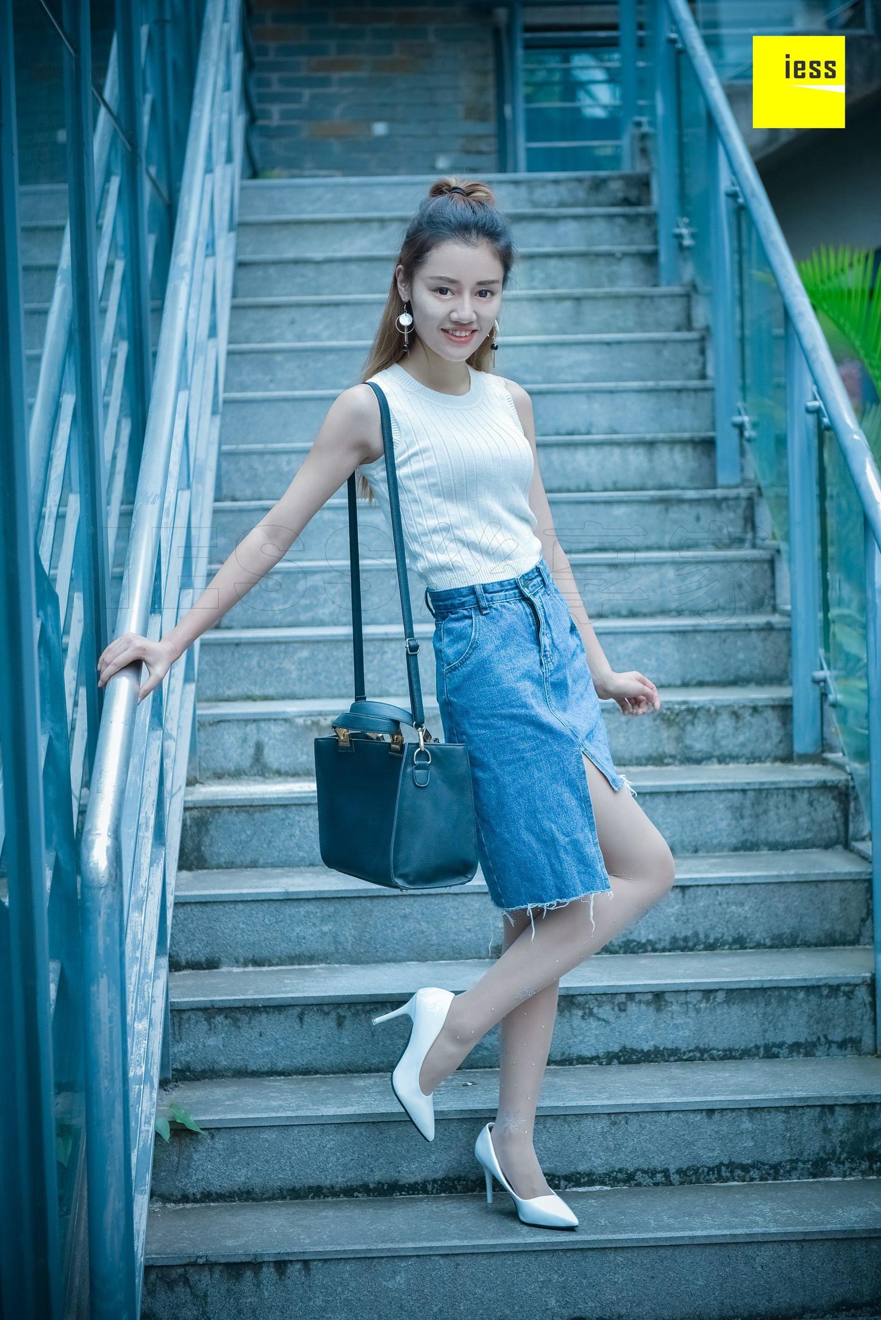 Silkxiang Home 107 Crystal Crystal White Stockings IESS Different Thoughts