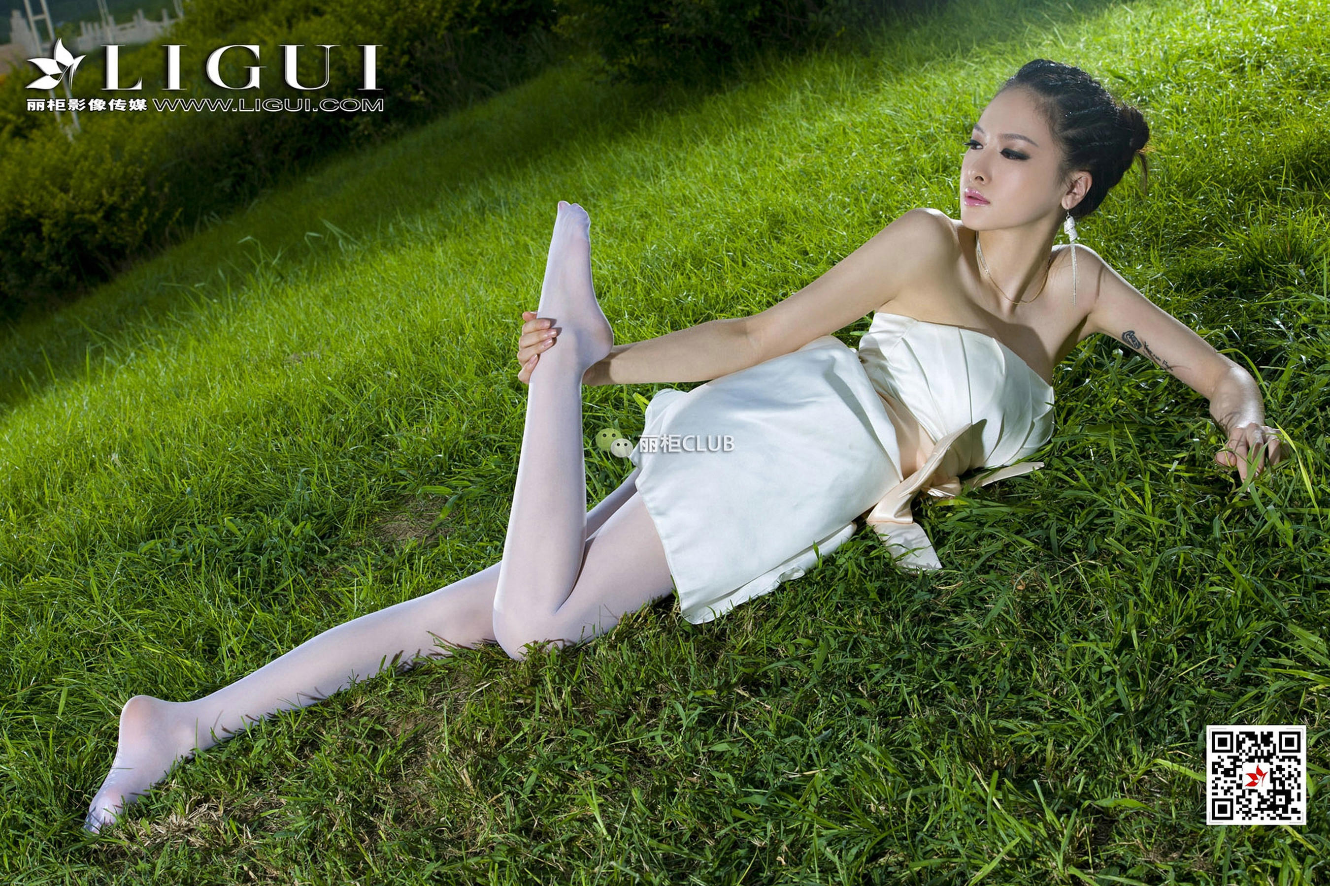 Model Cher Night White Films LIGUI