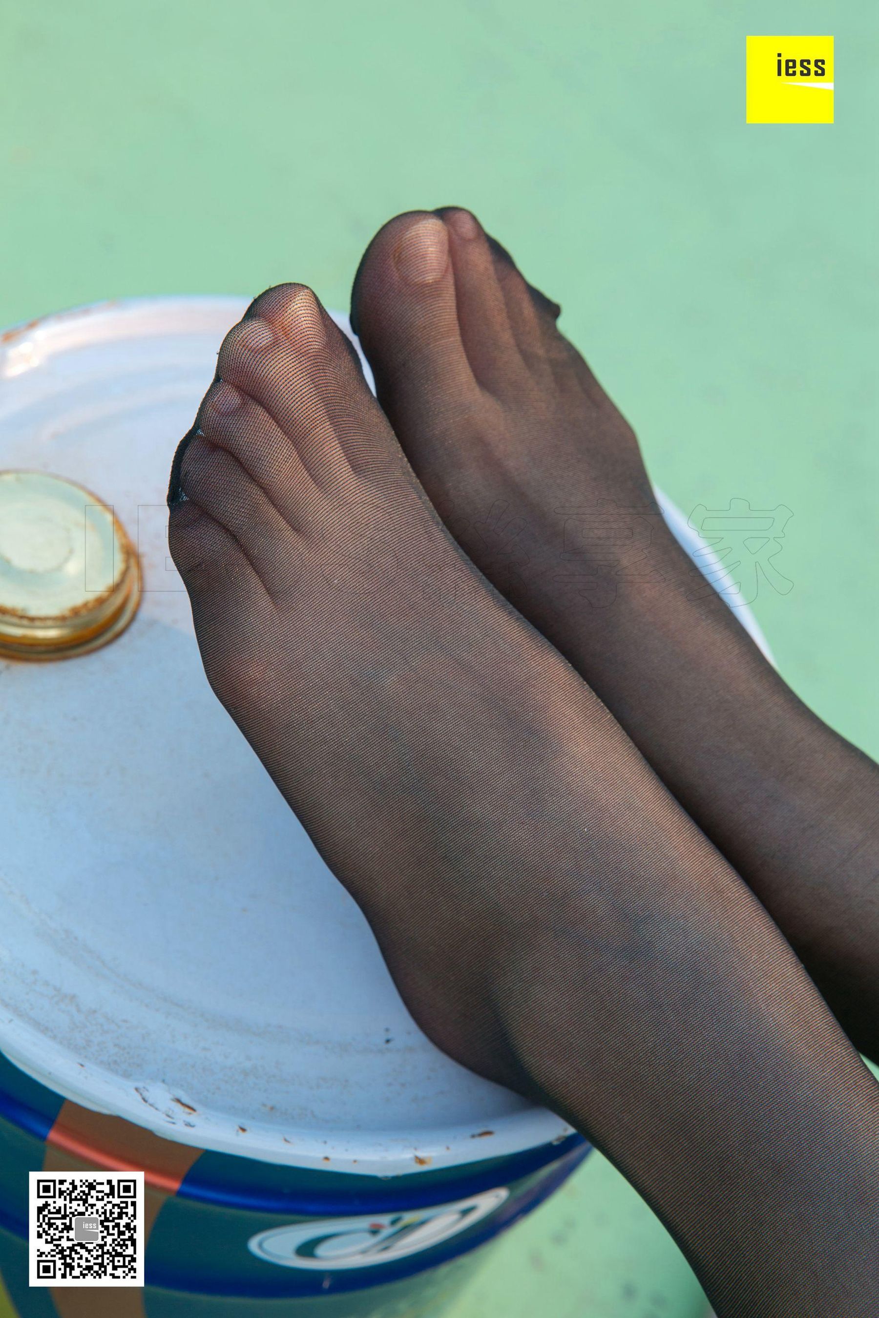 Nuan Nuan Look at it There is a black silk girl on the top of the building Different Thoughts to IESS Silk Enjoy Home 237