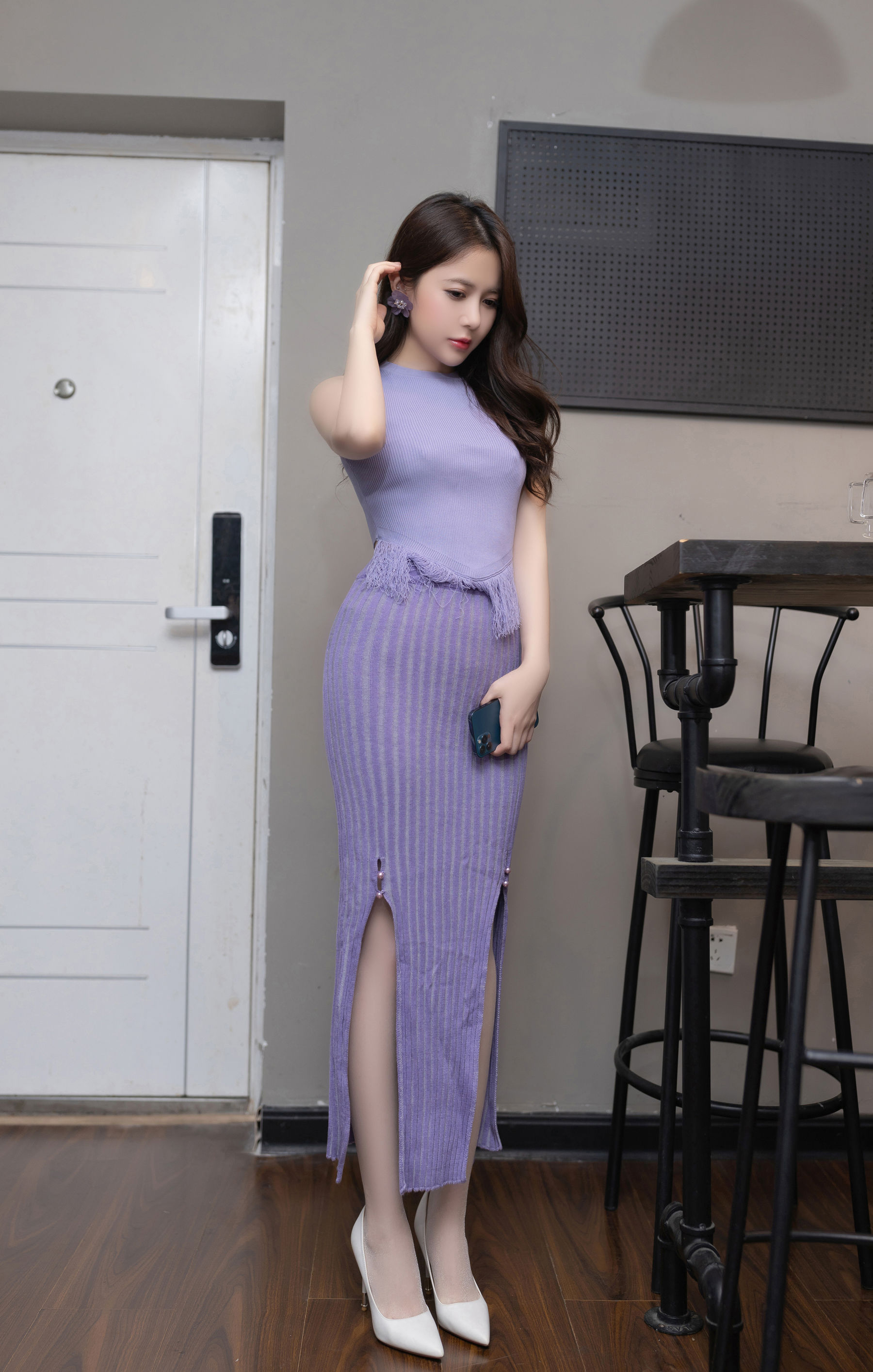 Welfare COS Caviar Play Photo