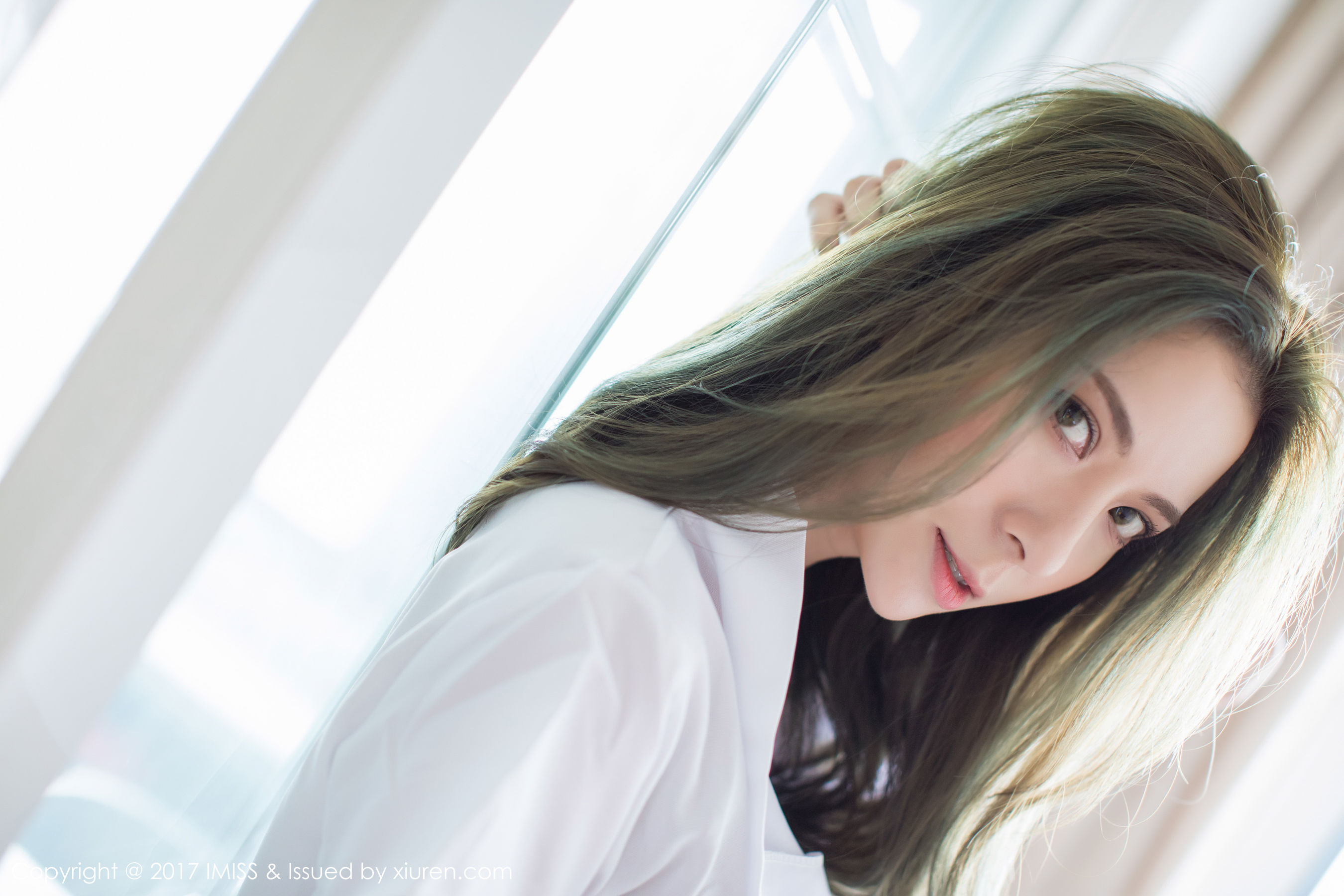 Chen Liangling Carry European and American Fan Genci