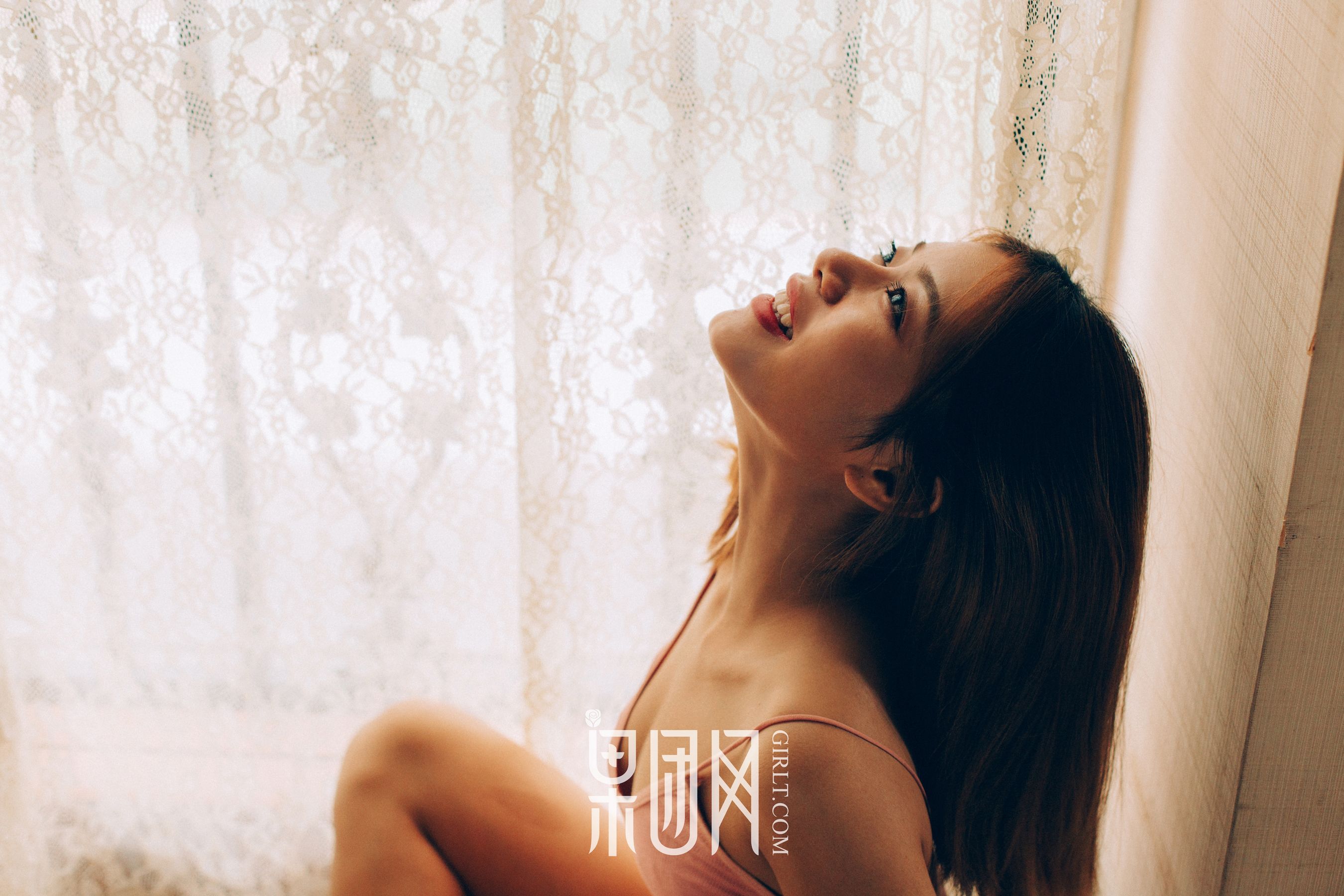 Sexy girl crispy breasts and hips black silk stingy fruit group network Girlt No.068