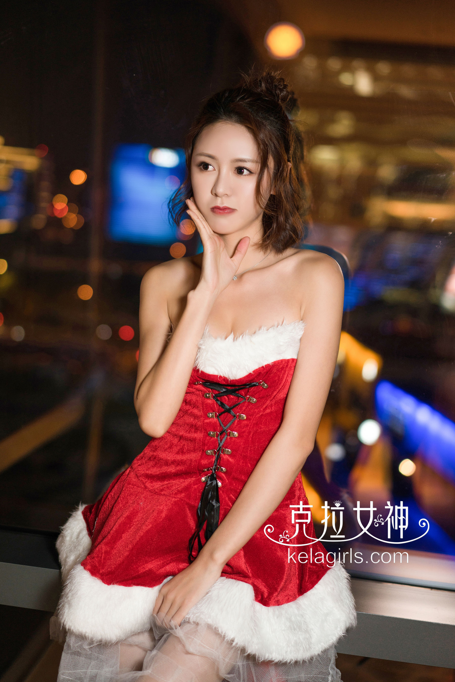 Xin Yu's Colorful Ping An Night Ceragirls)