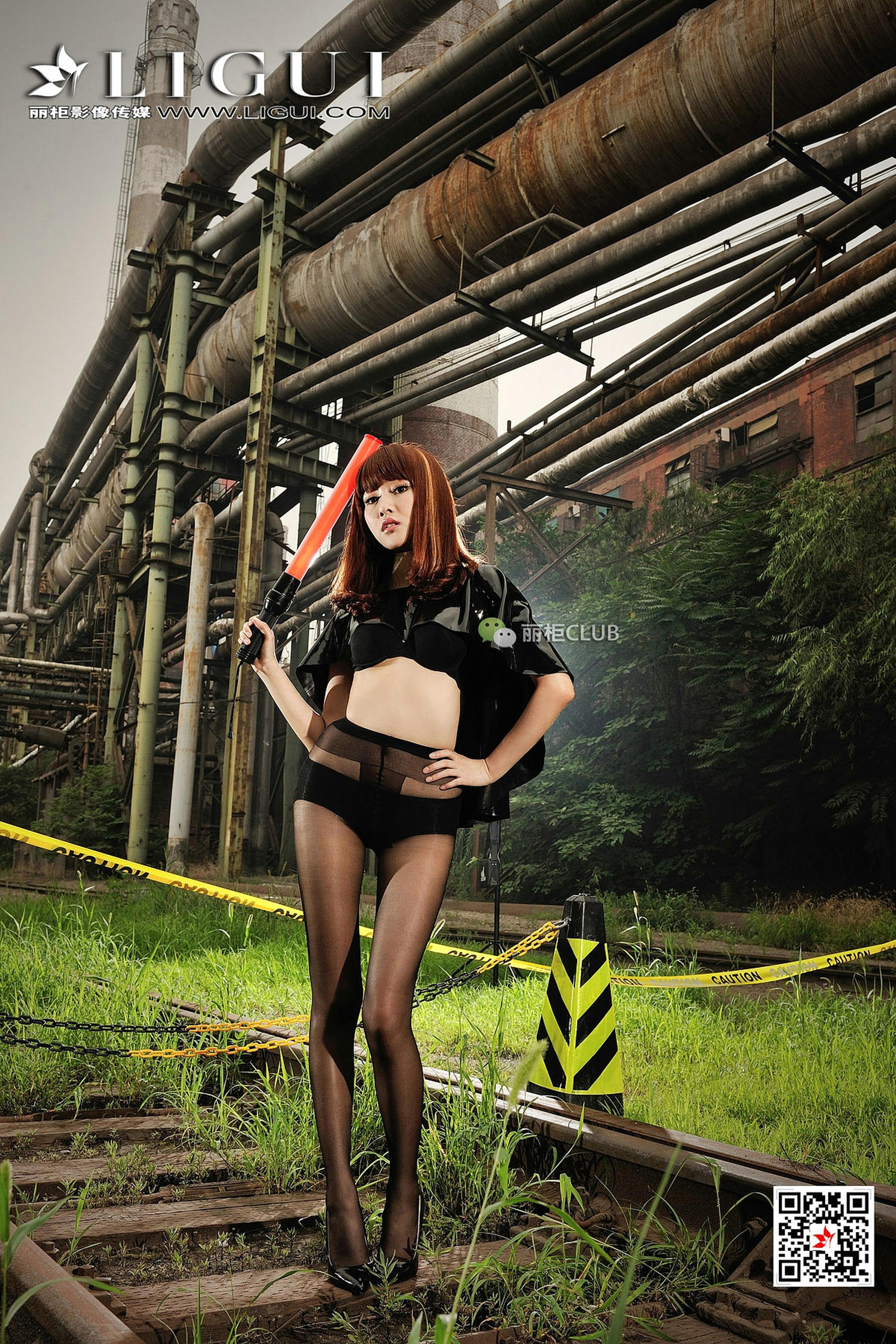 Model laughs Black Silk Beautiful Foot Ligui