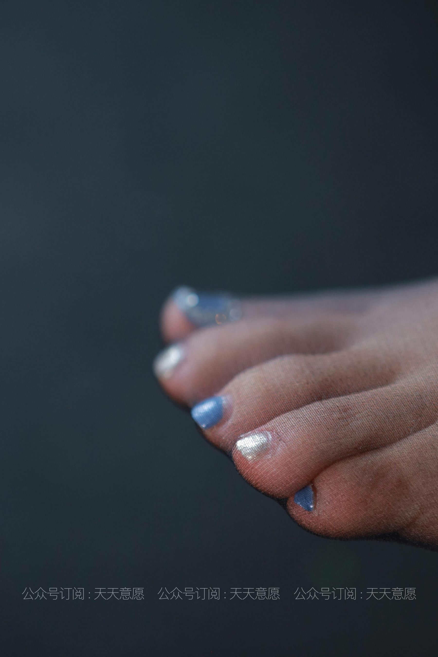 IESS Different Thoughts Silk House 816: Watermelon Beautiful Legs Separate Straight