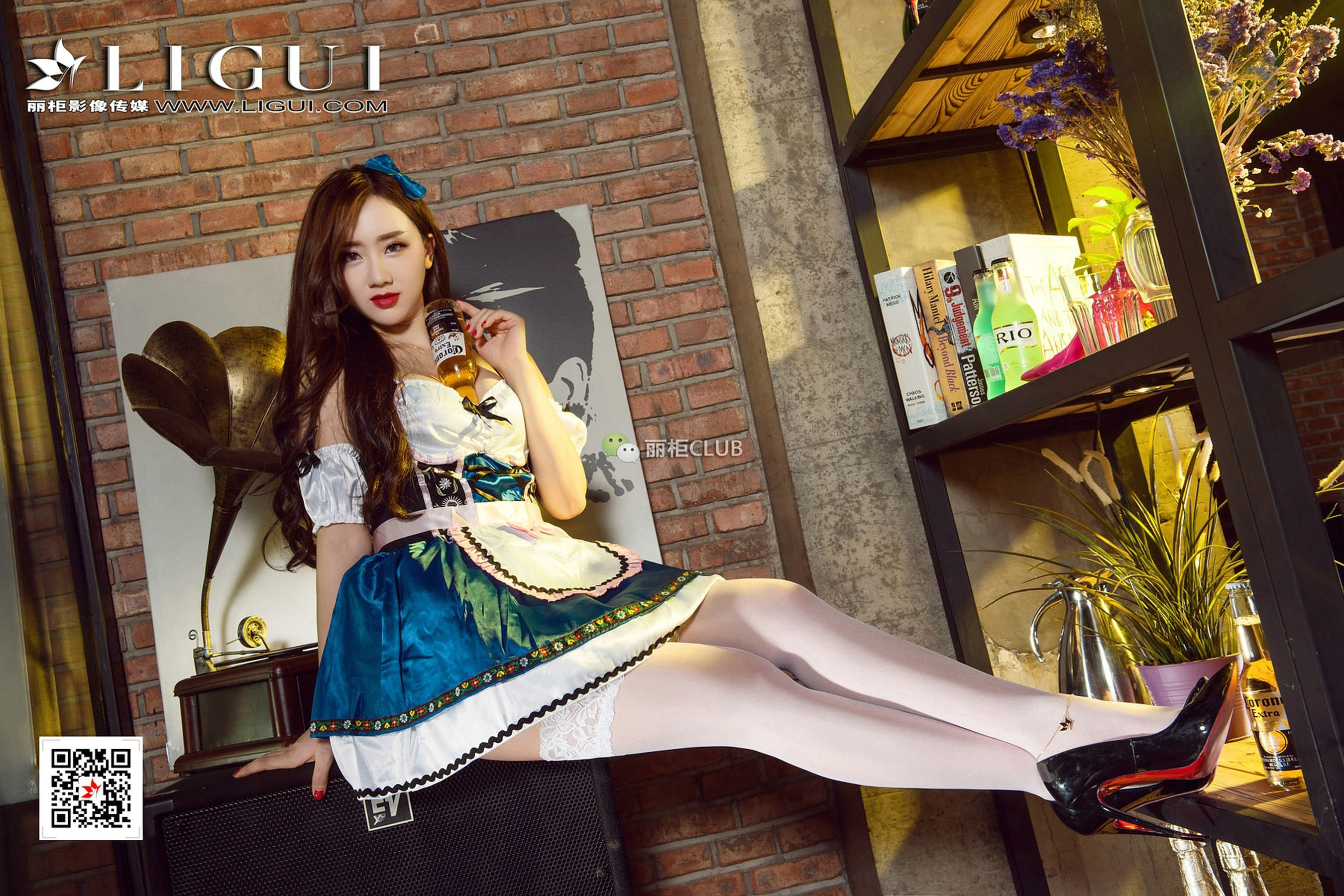 Model Ran White Silk Beautiful Legs Foot Ligui