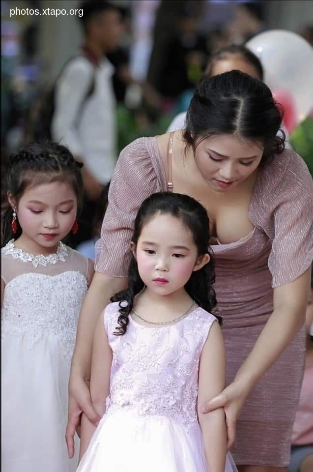 The teachers made parents stand still