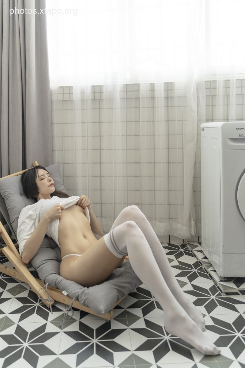 Sexy Photos Qiu and Corgi - roommate sisters in the laundry room 70P1V