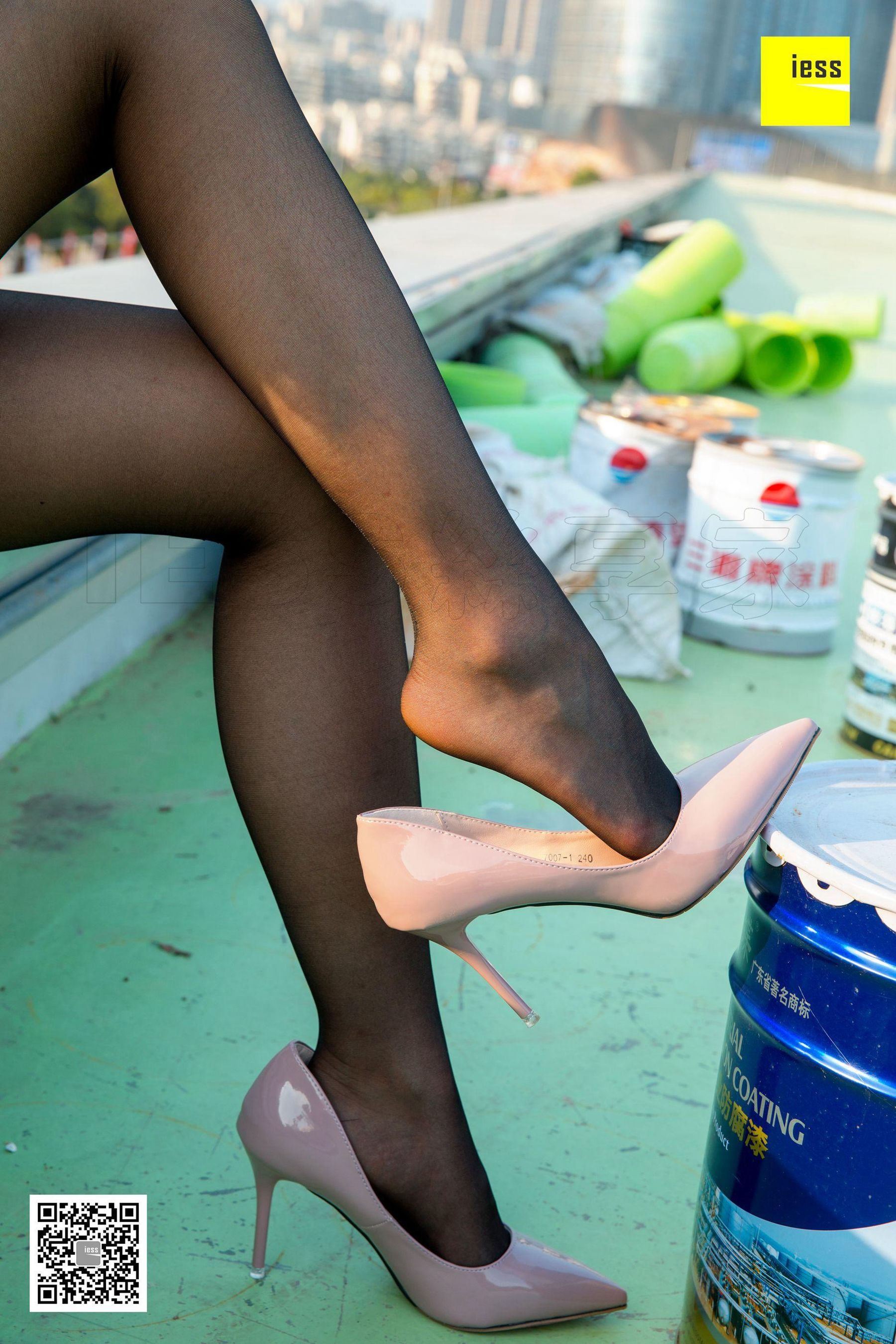 Nuan Nuan Look at it There is a black silk girl on the top of the building Different Thoughts to IESS Silk Enjoy Home 237