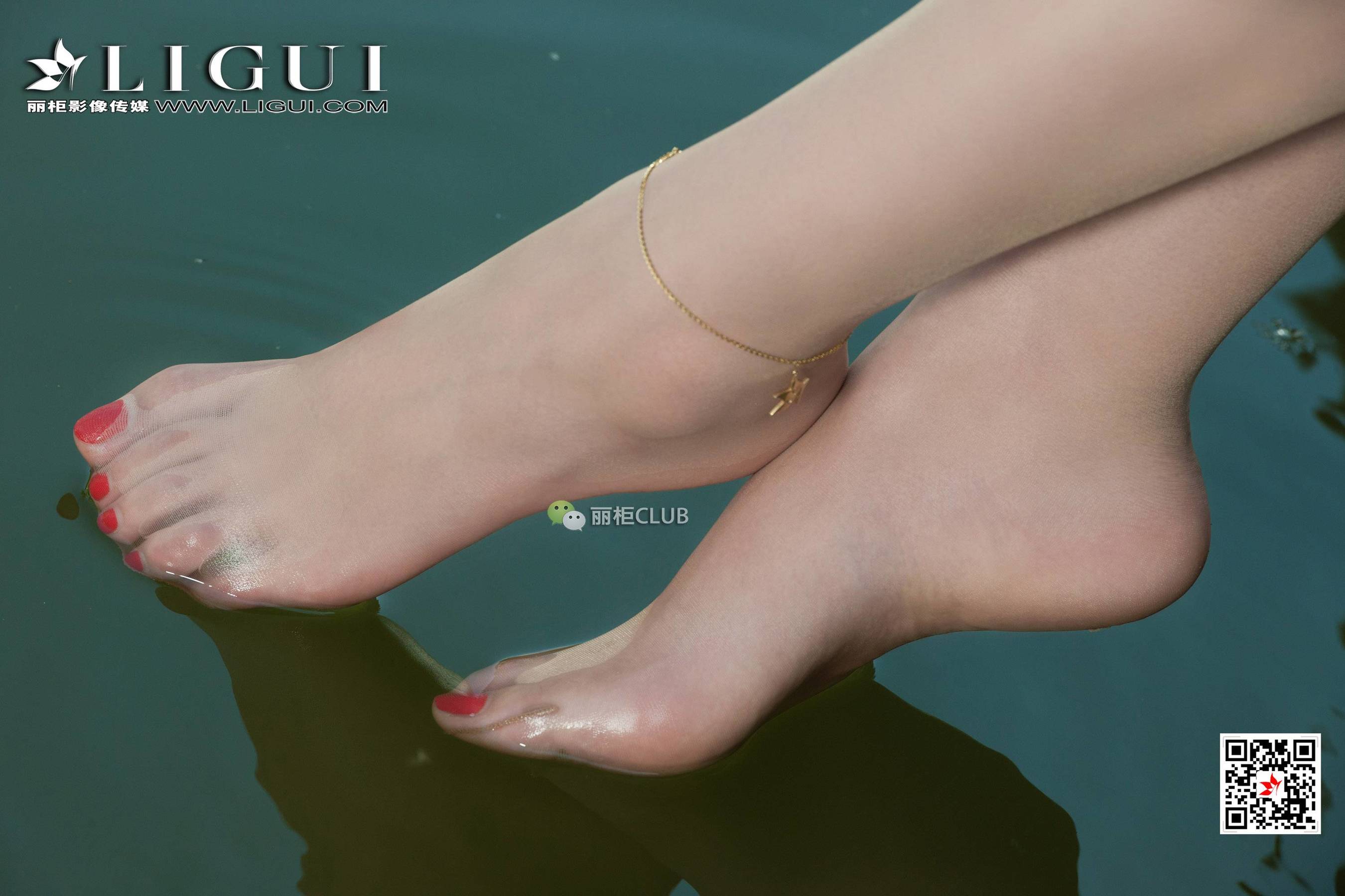 Foot model Fishing Little Sister Silk Foot Ligui Internet beauty