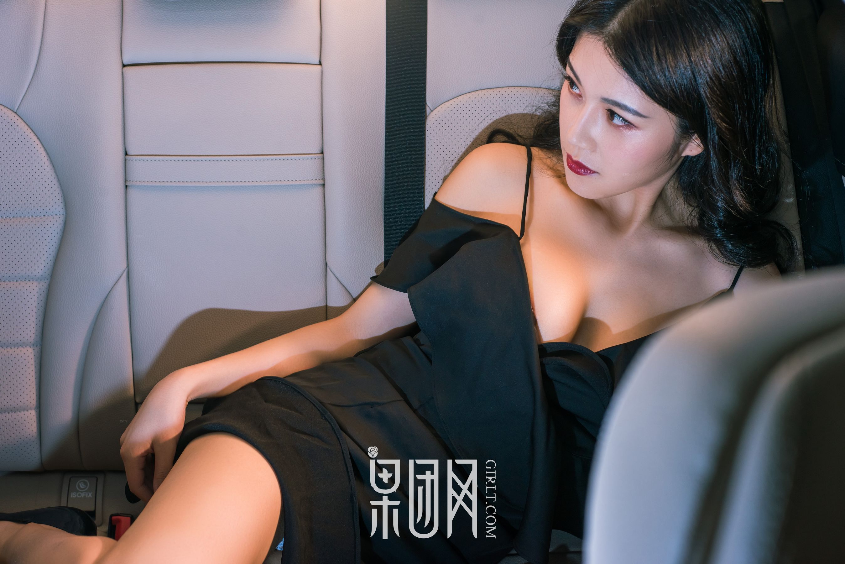 Weiwei Beauty VS luxury car, which one do you choose Fruit Group Girlt No. 107