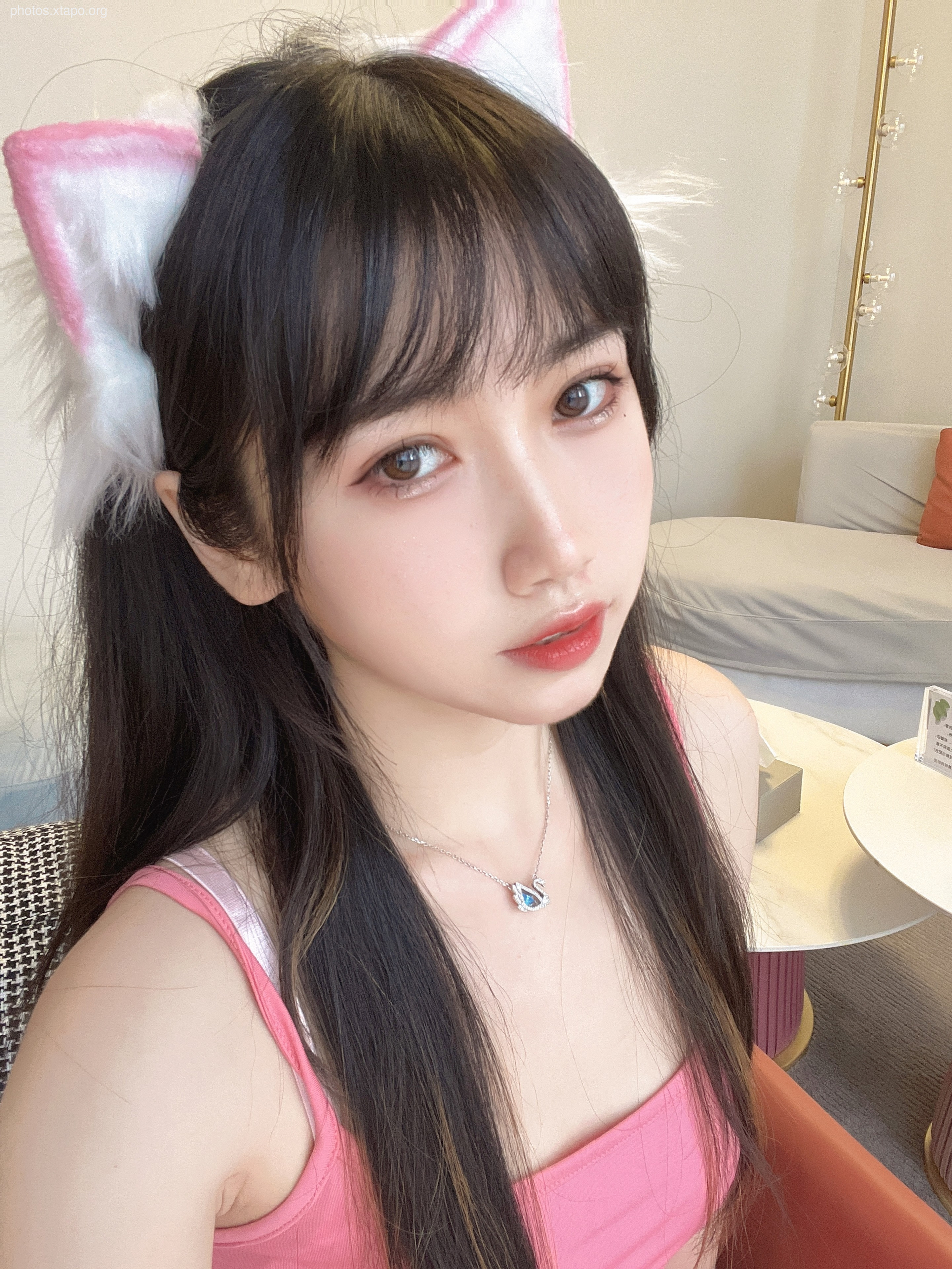 Domestic cat bathroom pink bump wife 1V39P-420M