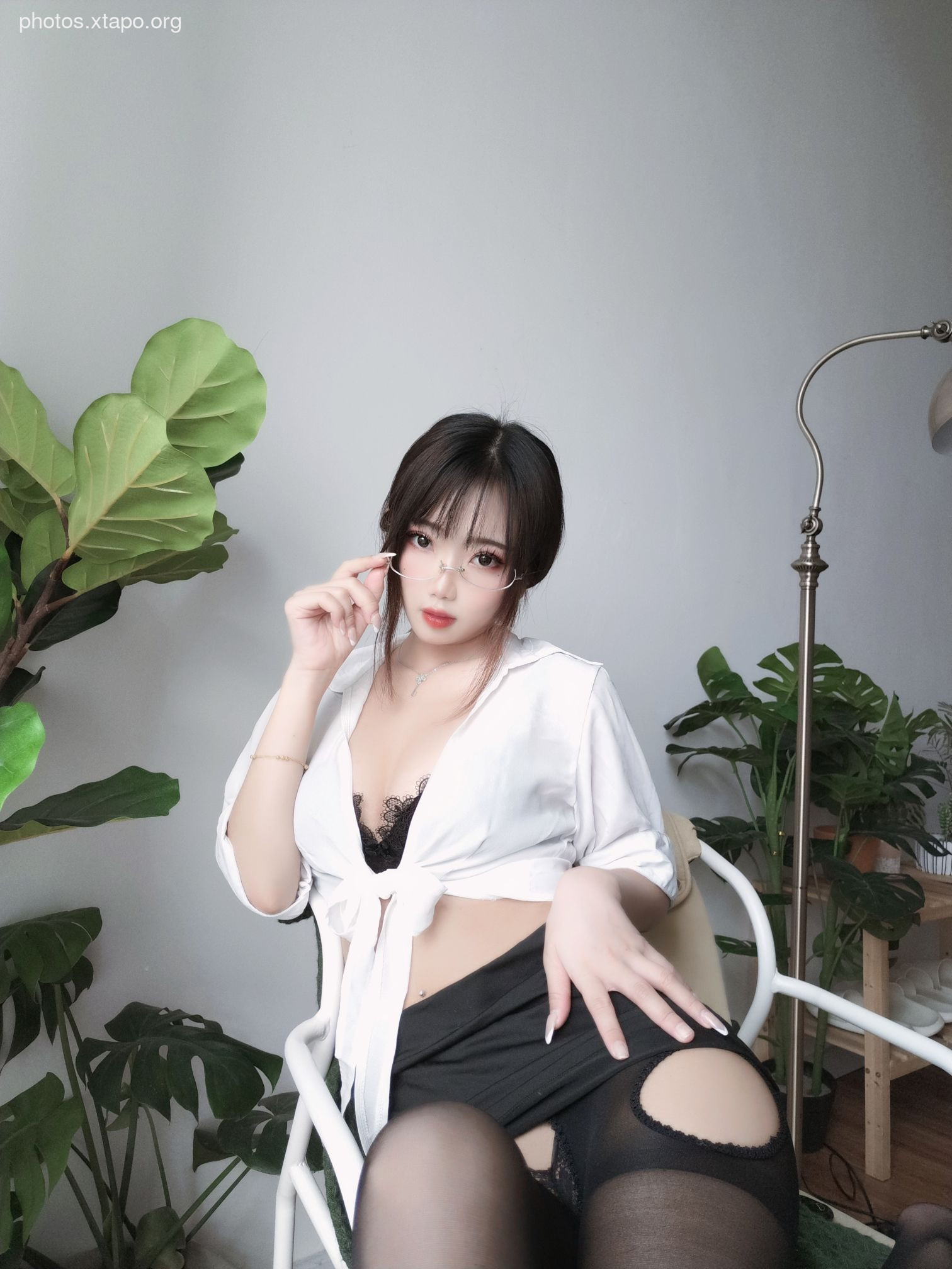 Is Gui Zhuyao here w-female teacher 35P