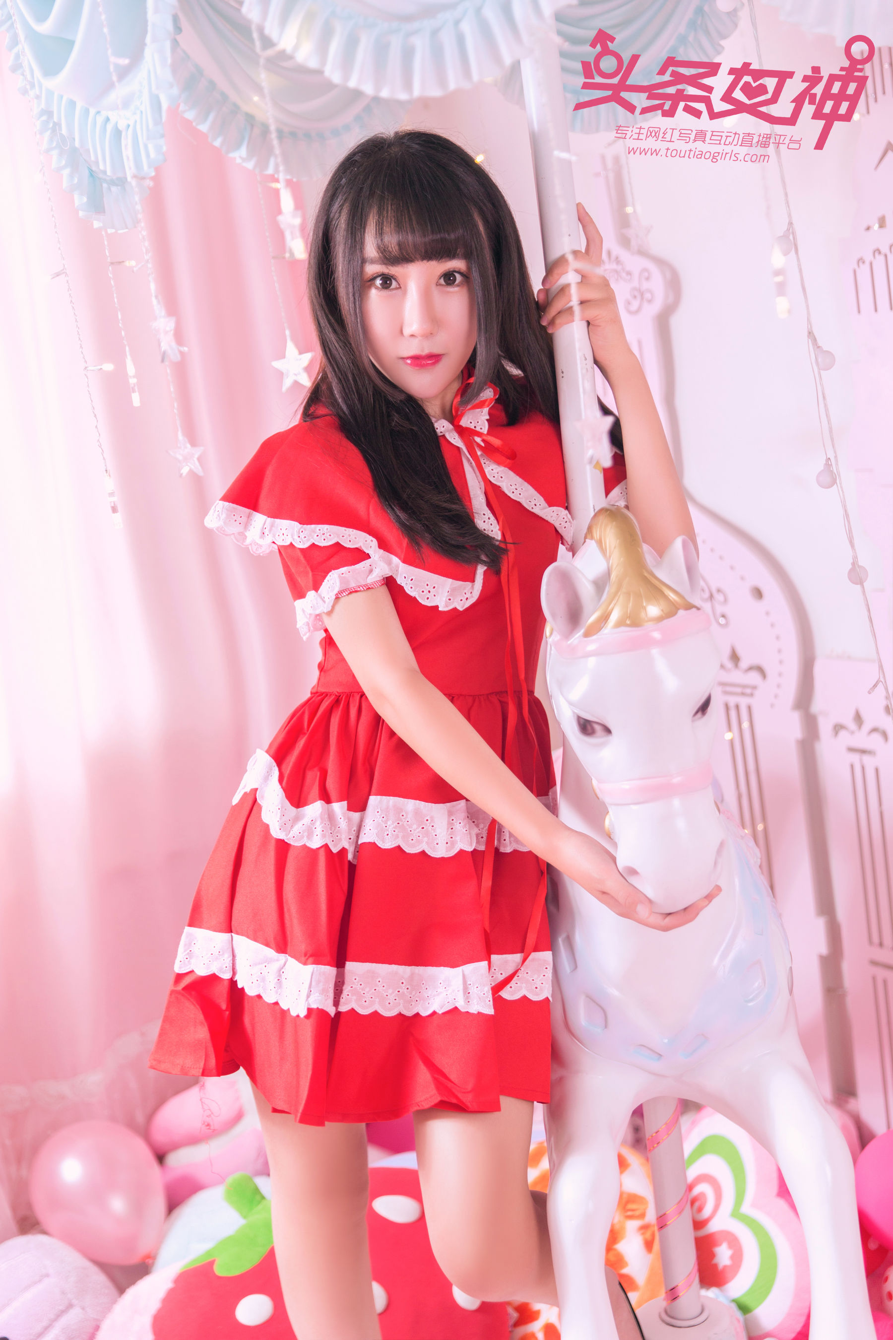 Smile Rotating Trojan Toutiao Goddess