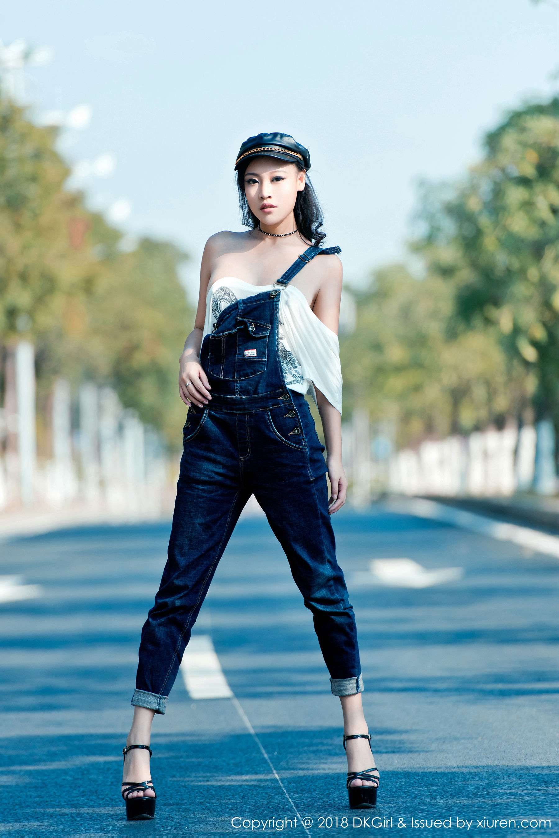 Mengqian Beautiful Legs and Milk Wonderful Temptation Royal Girl DKGIRL Vol.057