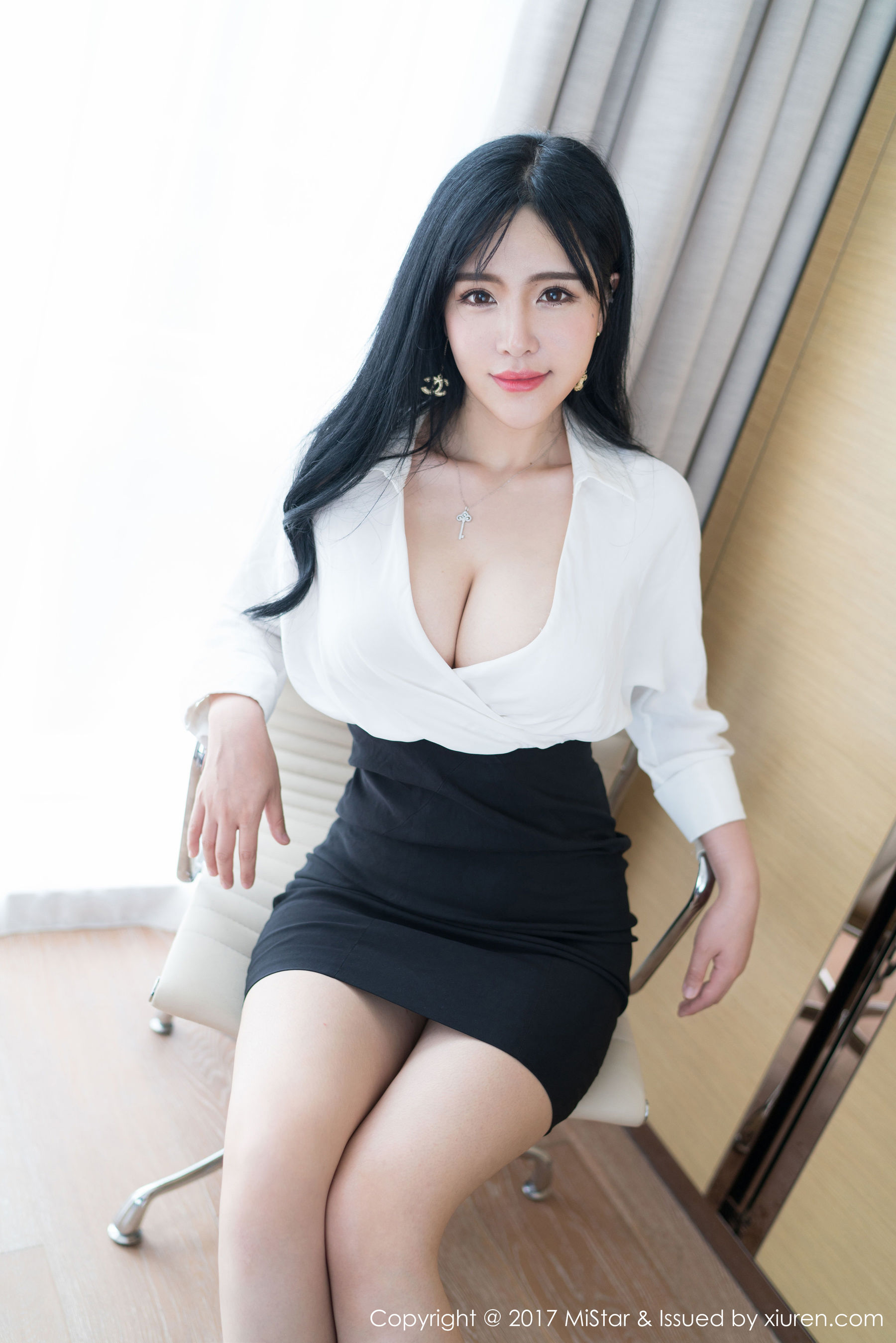 Liu Yuer's Sexy OL Secretary Series Meiyan Society Mistar Vol.172