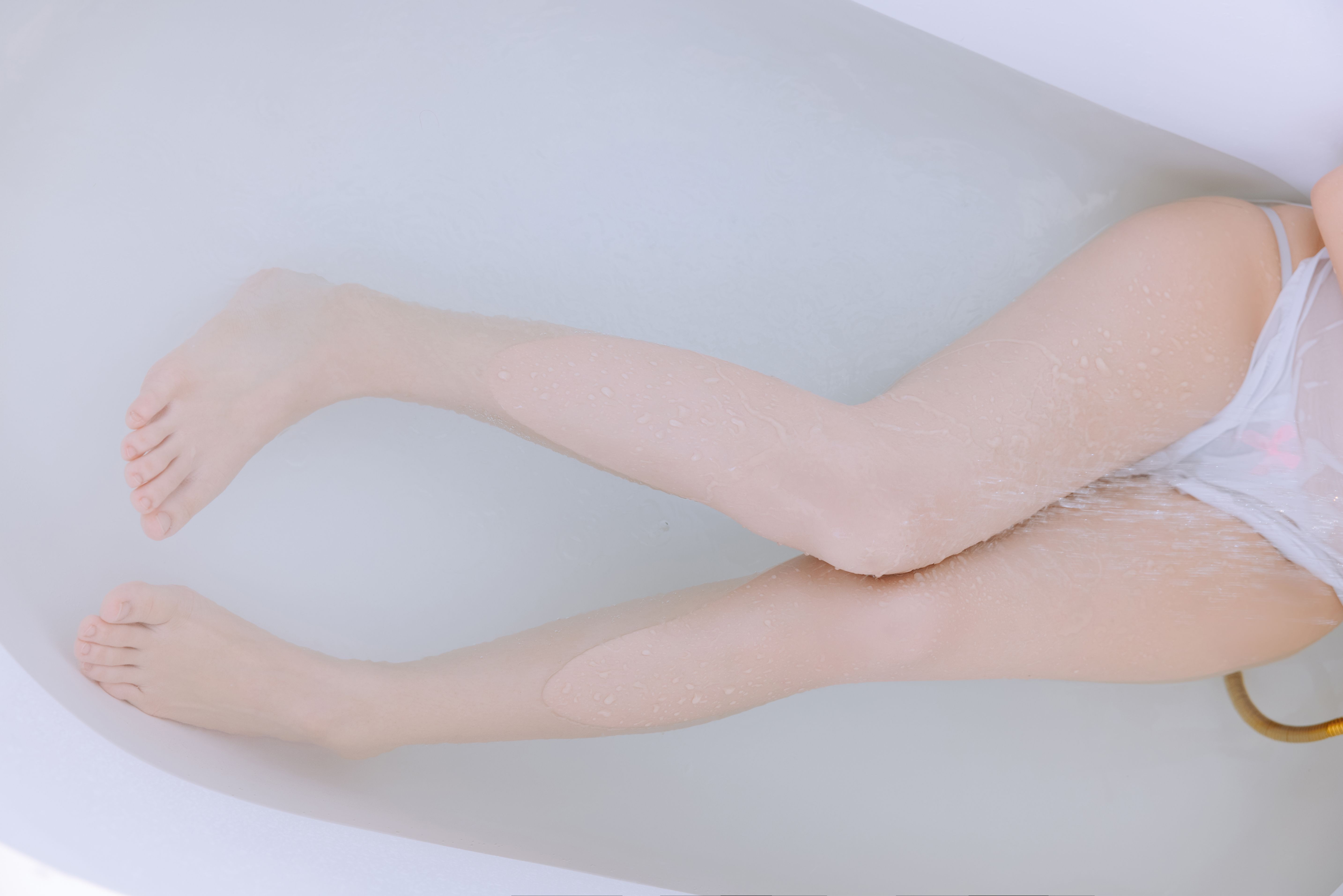 Rina Jiao -Wet Body Little White Skirt 97P -1.06GB