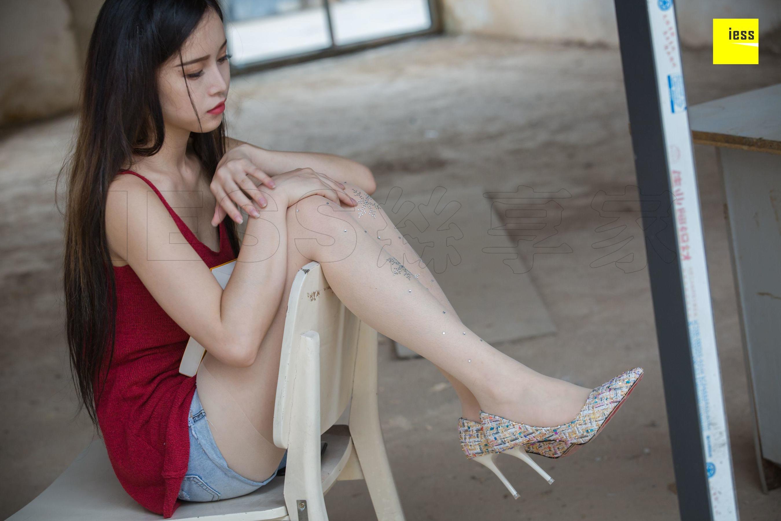 Xiaoyu's Internet Red Diamond White Films Different Thoughts to IESS Silk House 242