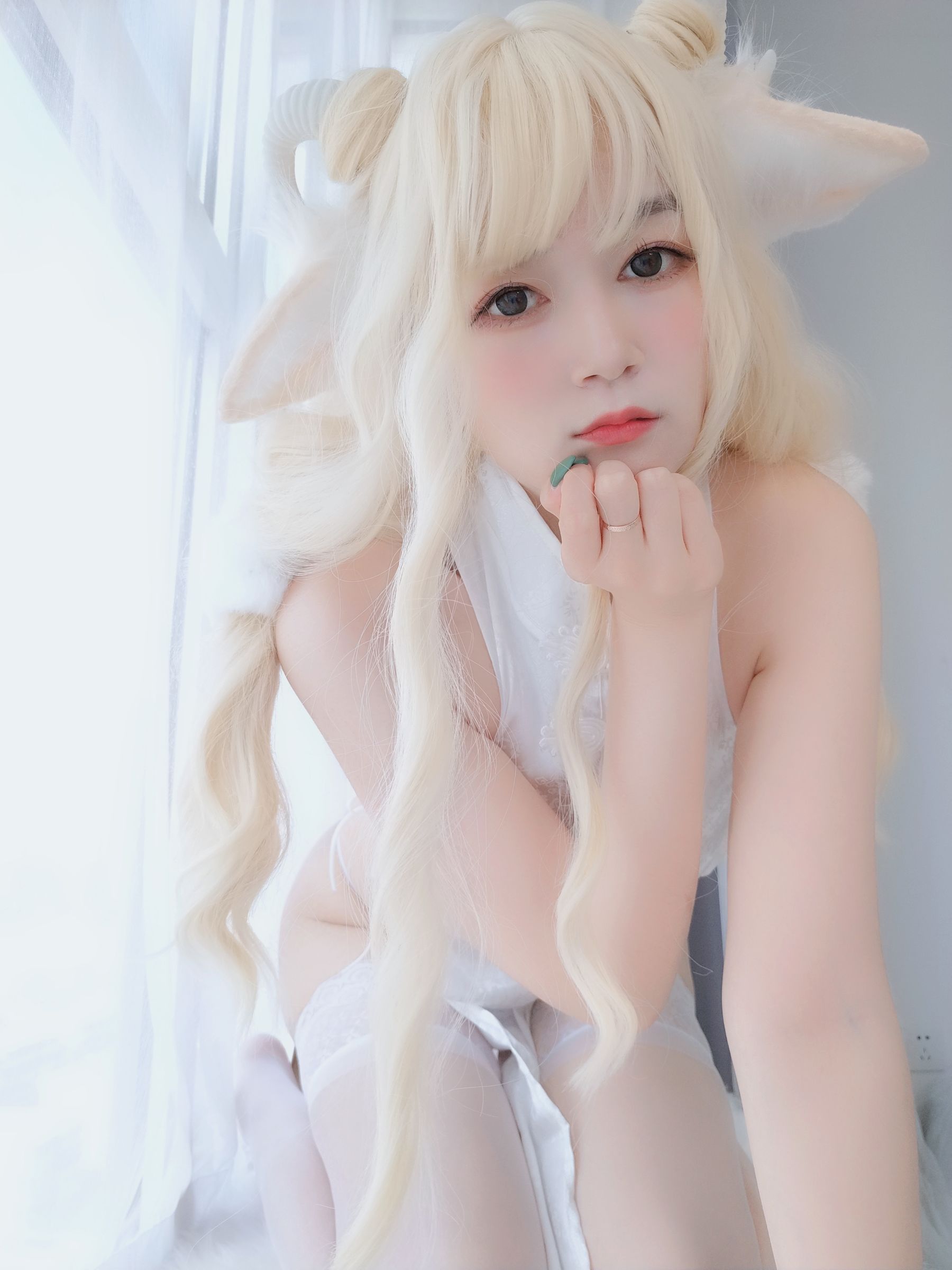 COS Welfare Miss Coser Silver Silver -White Cheongsam