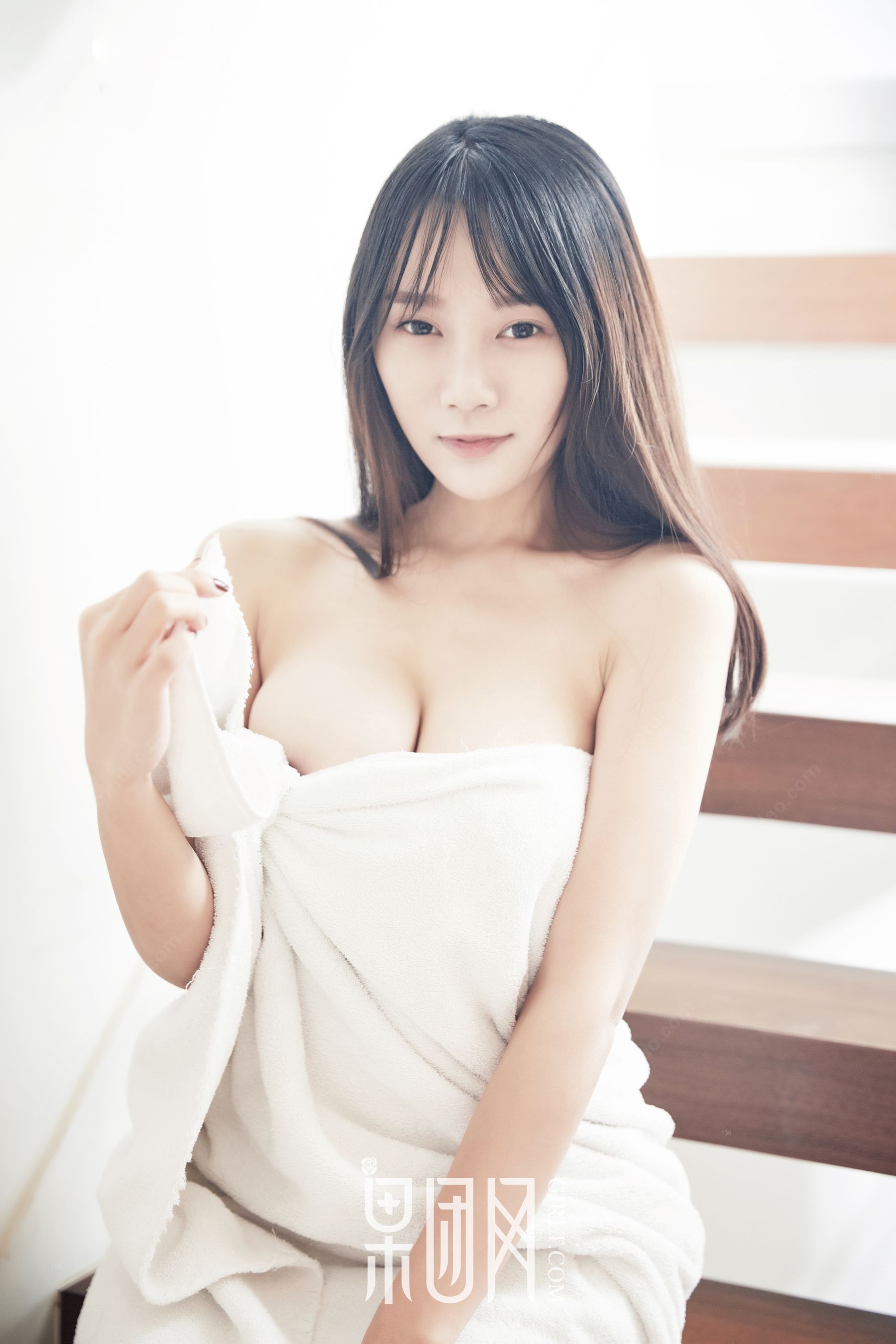 He Jiaying’s Temptation of the Bathroom Fruit Group Girlt No.122