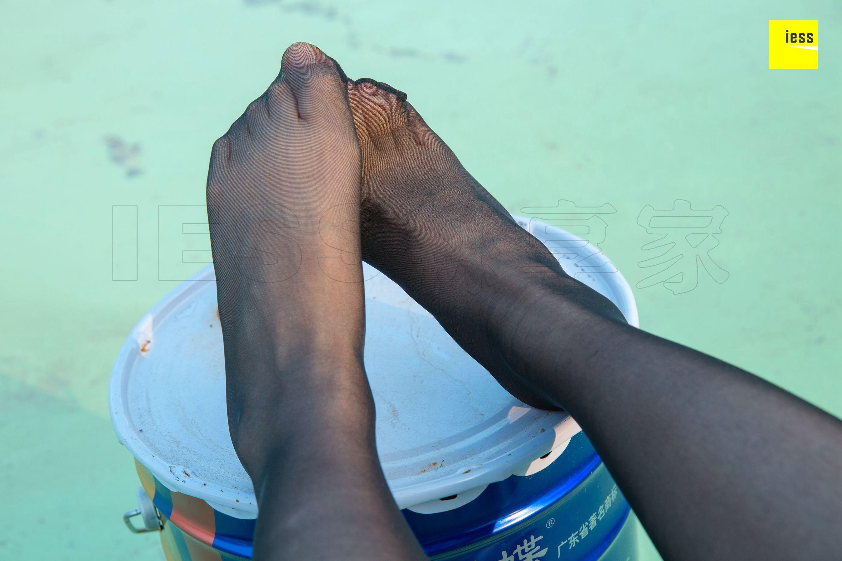 Nuan Nuan Look at it There is a black silk girl on the top of the building Different Thoughts to IESS Silk Enjoy Home 237