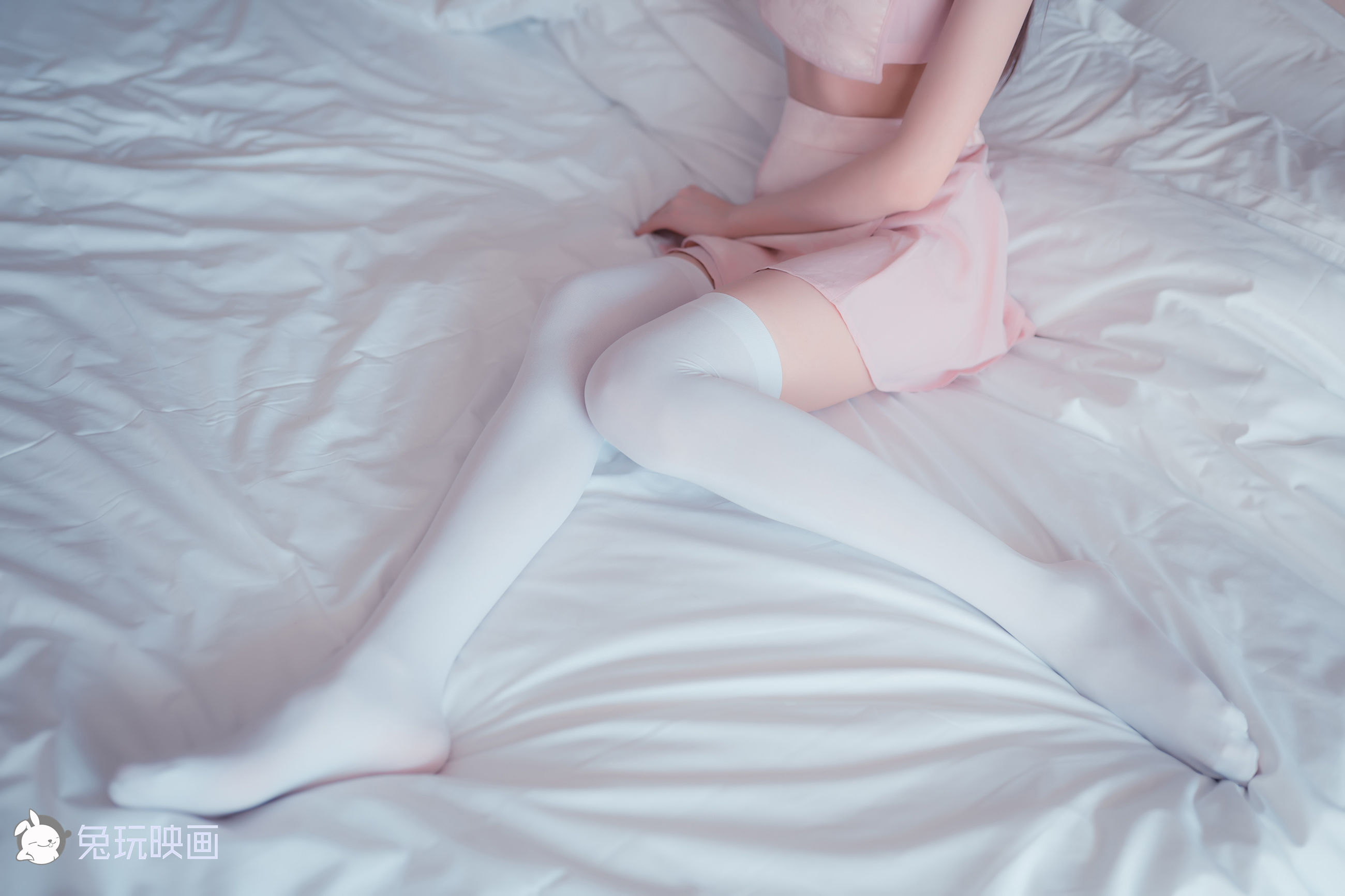 Rabbit Playing Play -The pink chef