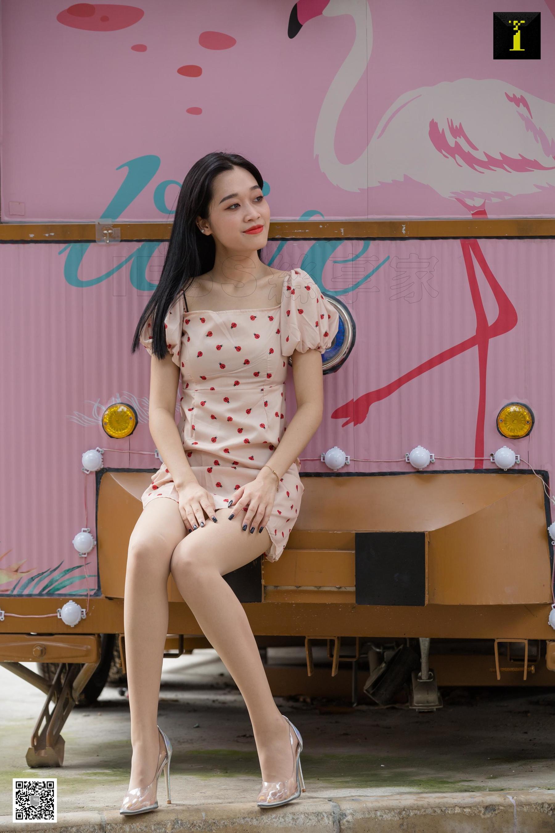 IESS Thoughts and Fun Model: Cola Girls Sensing Street Shooting