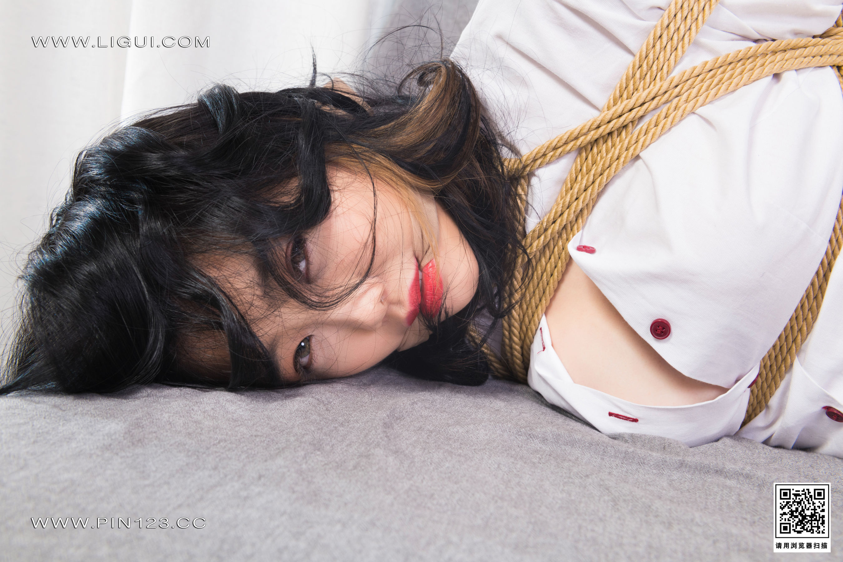 Ligui Xiao Zhixian tightly tied Yilian