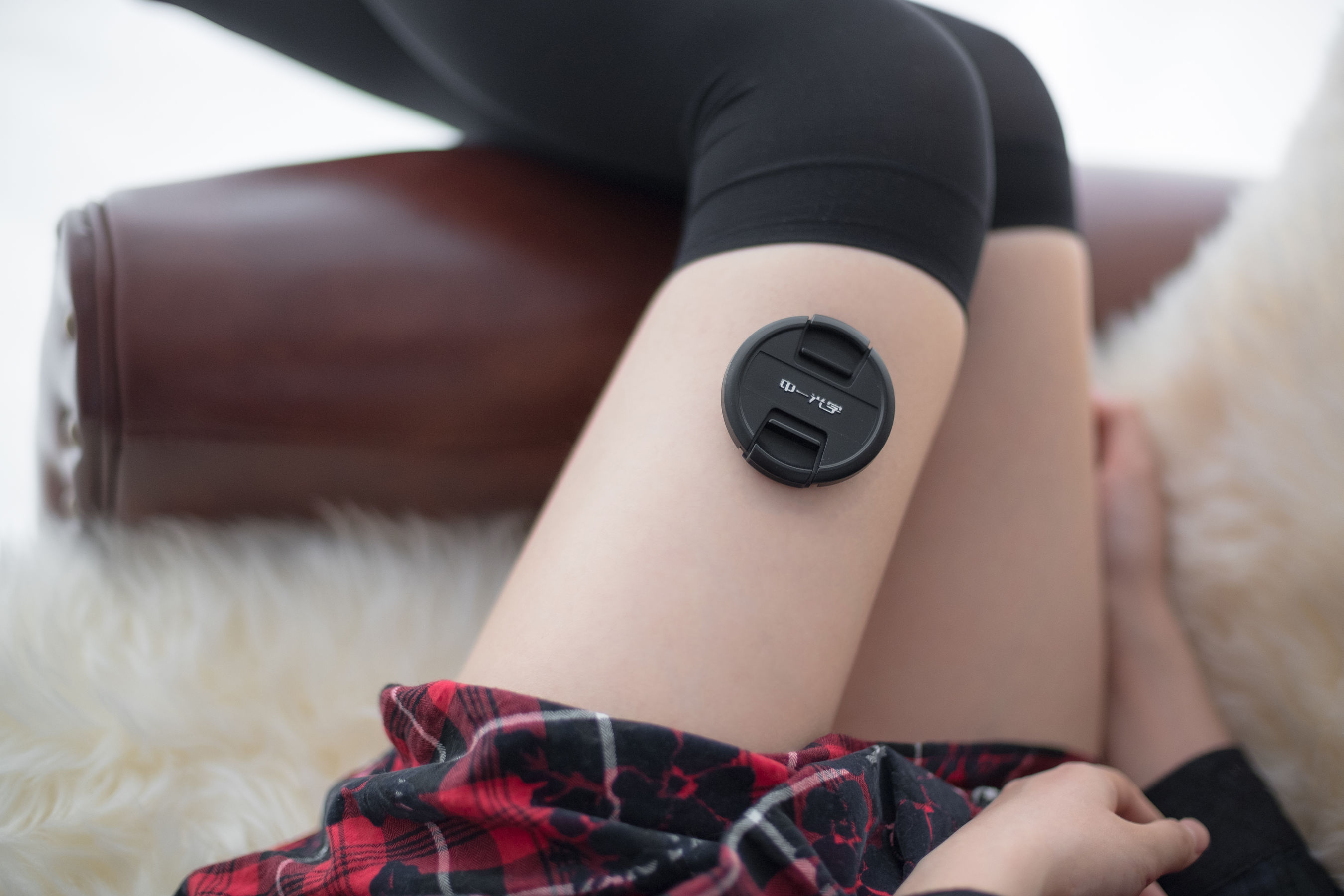 Mori Consortium R15-008 Black Sisters playing mobile phones