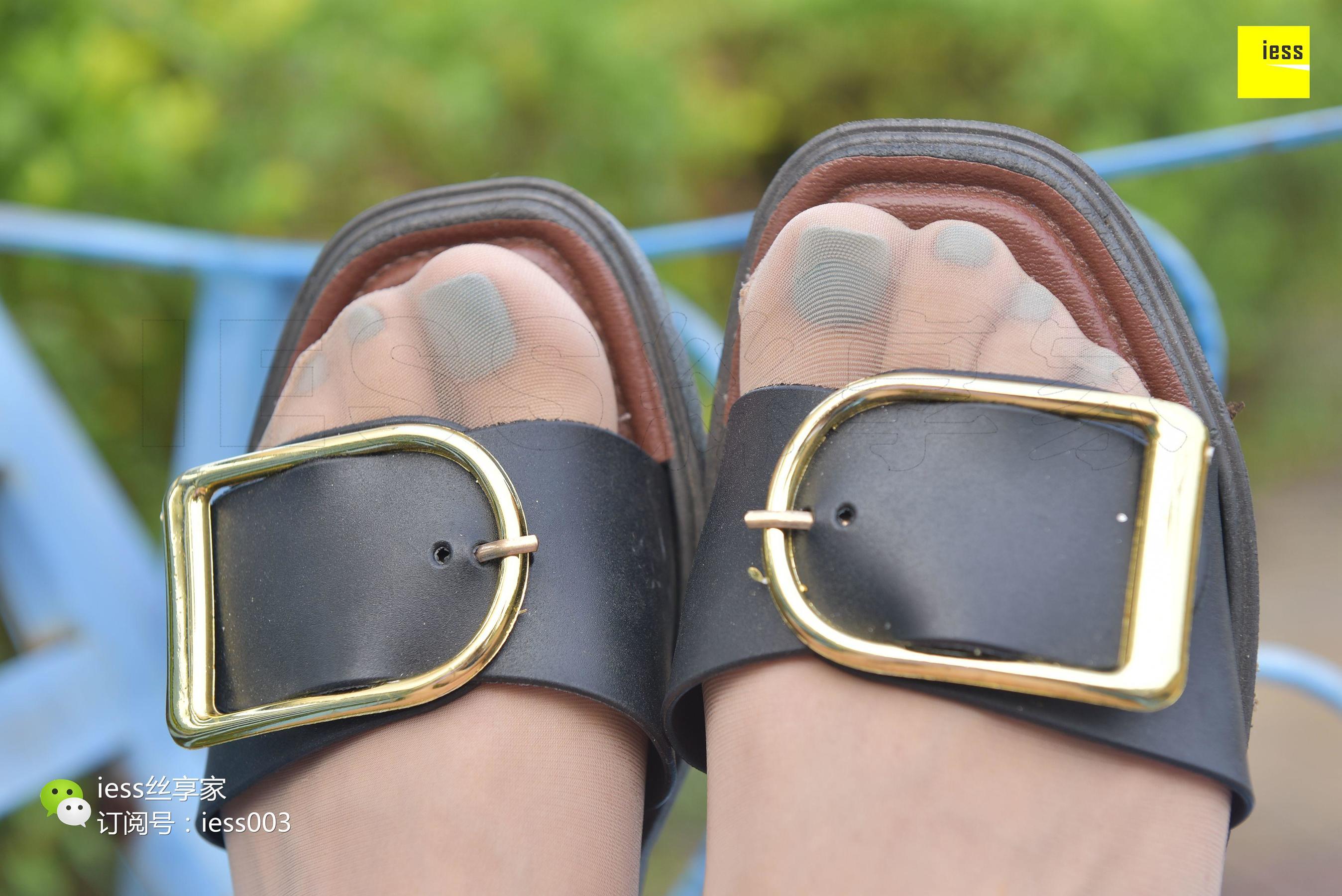 Si Xiangjia 036 Junjun Air Conditioning with watermelon sandals with beautiful feet IESS is thinking about it