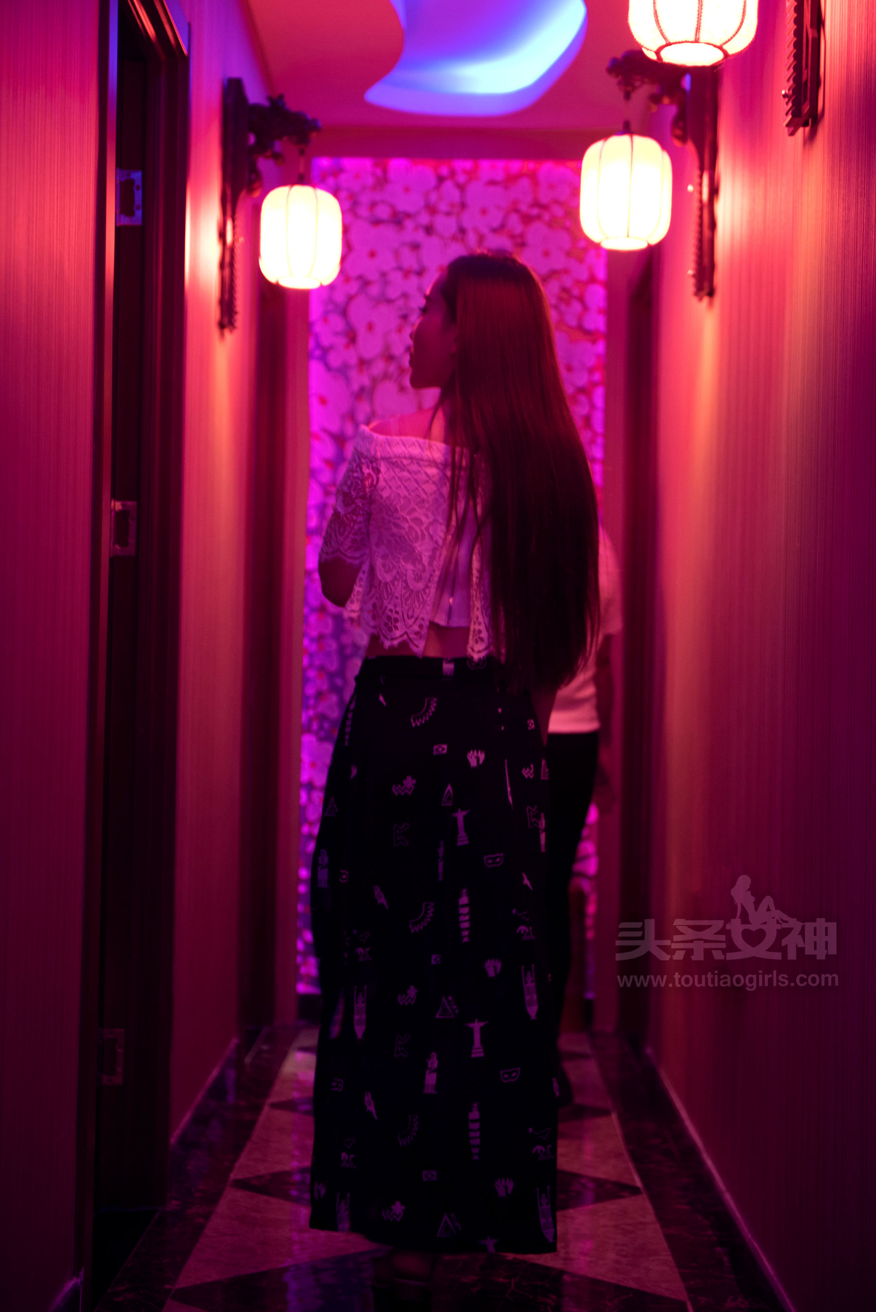 Ai Xiaoqing's Goddess Exploration Shop Water Platinum Palace Headline Goddess