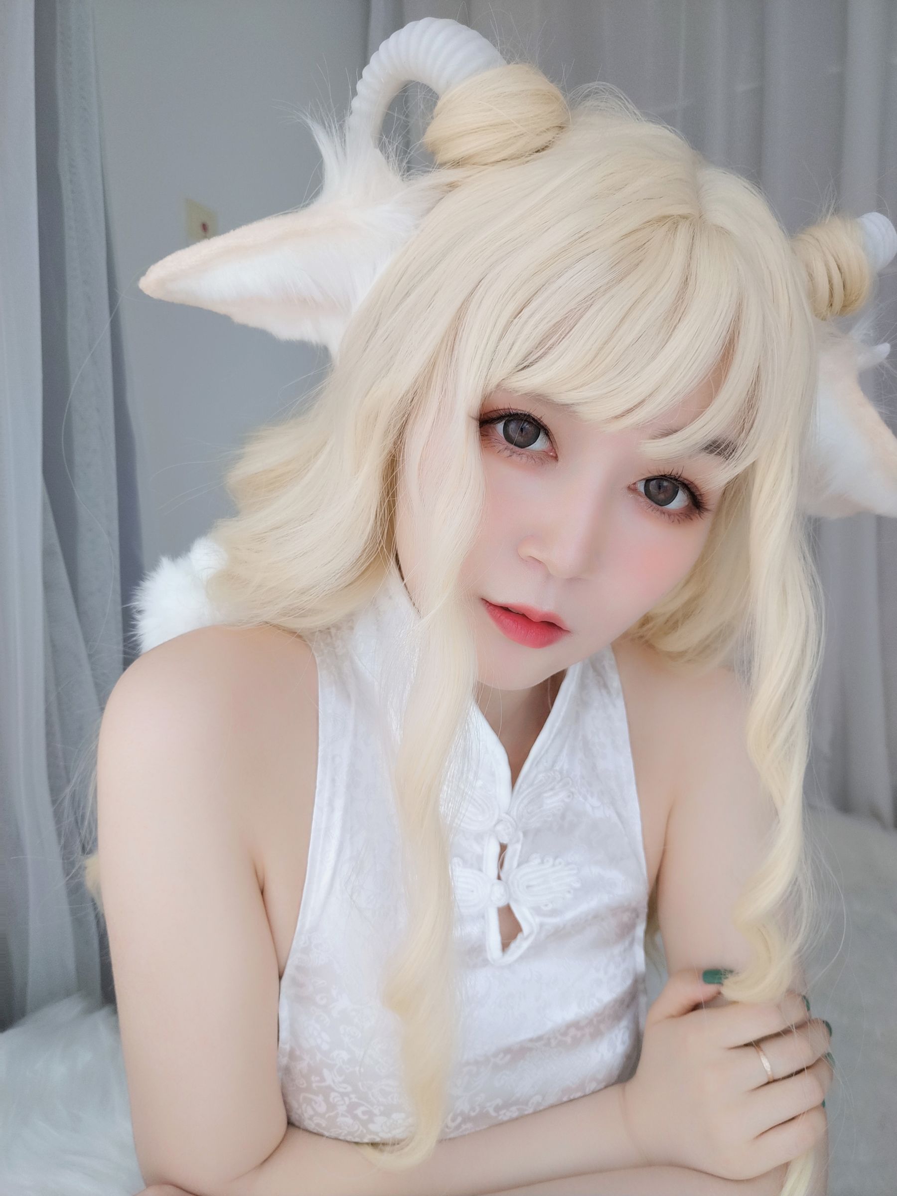 COS Welfare Miss Coser Silver Silver -White Cheongsam