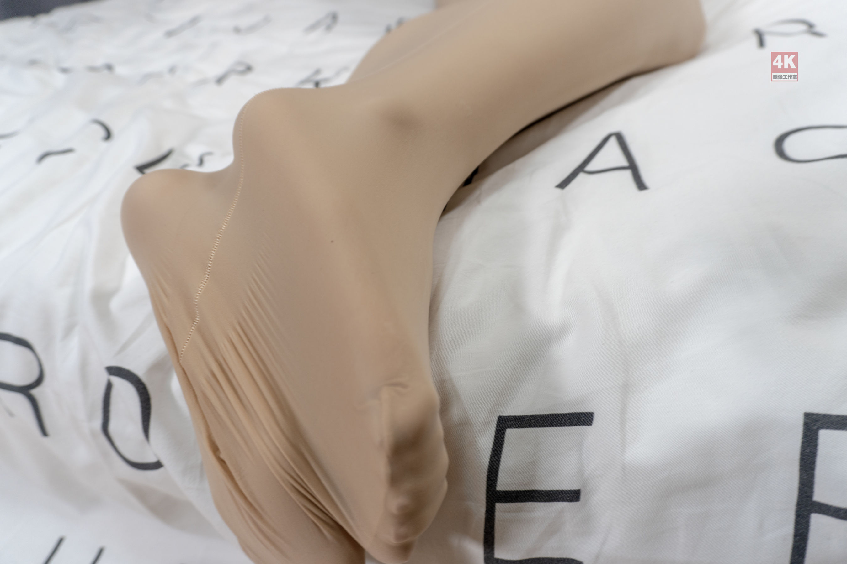 Li Cabinet LIGUI Internet beauty Model Nayako Smooth Stockings Cocoon