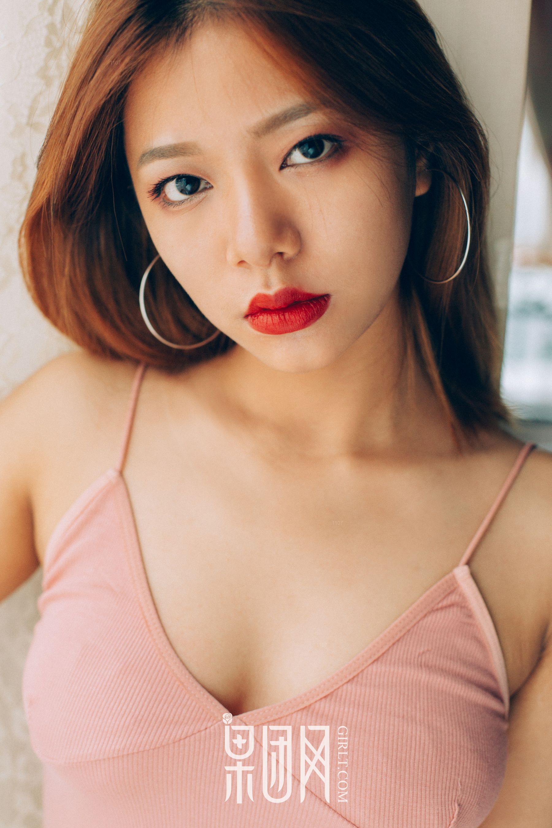 Sexy girl crispy breasts and hips black silk stingy fruit group network Girlt No.068