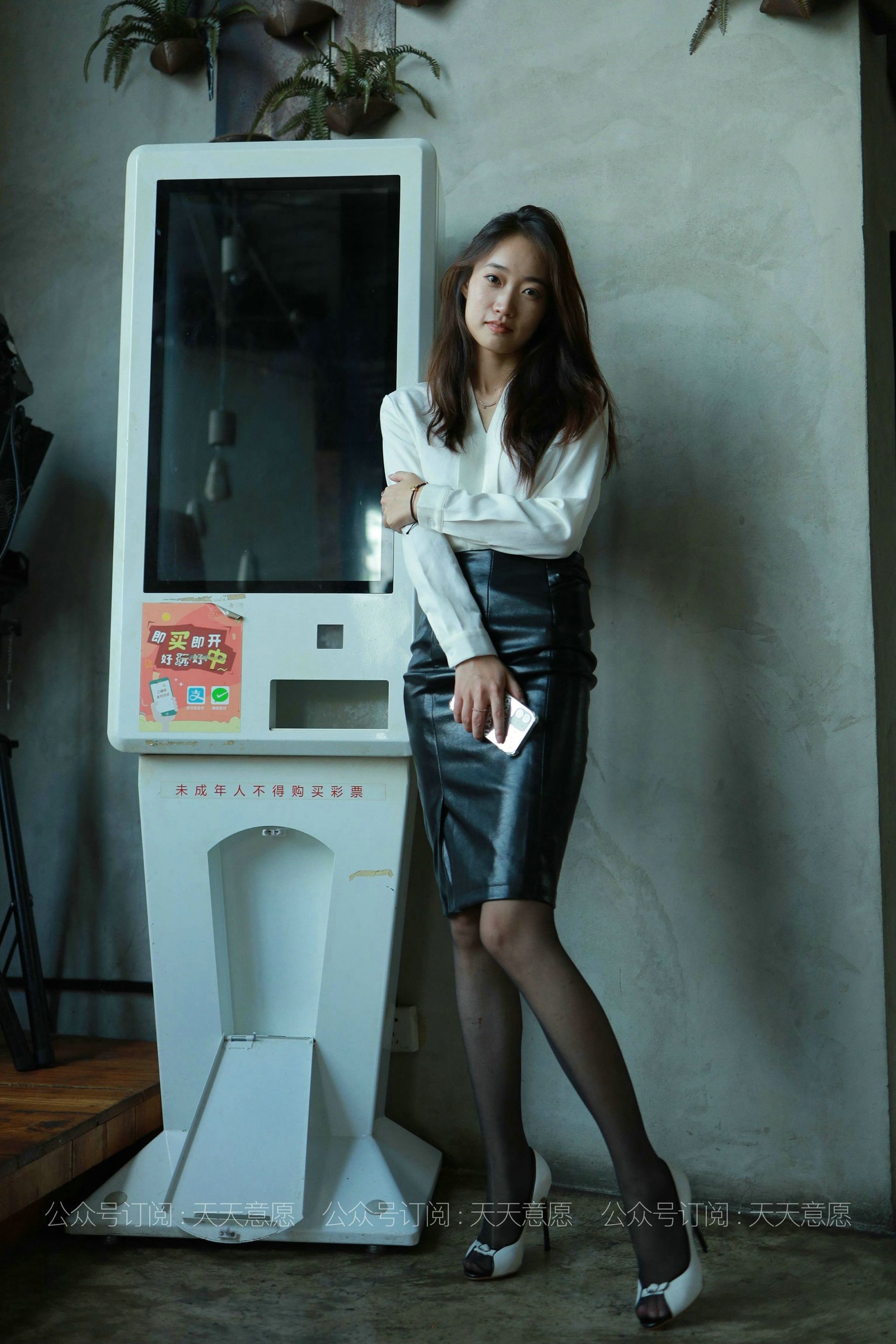 IESS Thoughts Fun Model: Xiaogao OL Black Rose