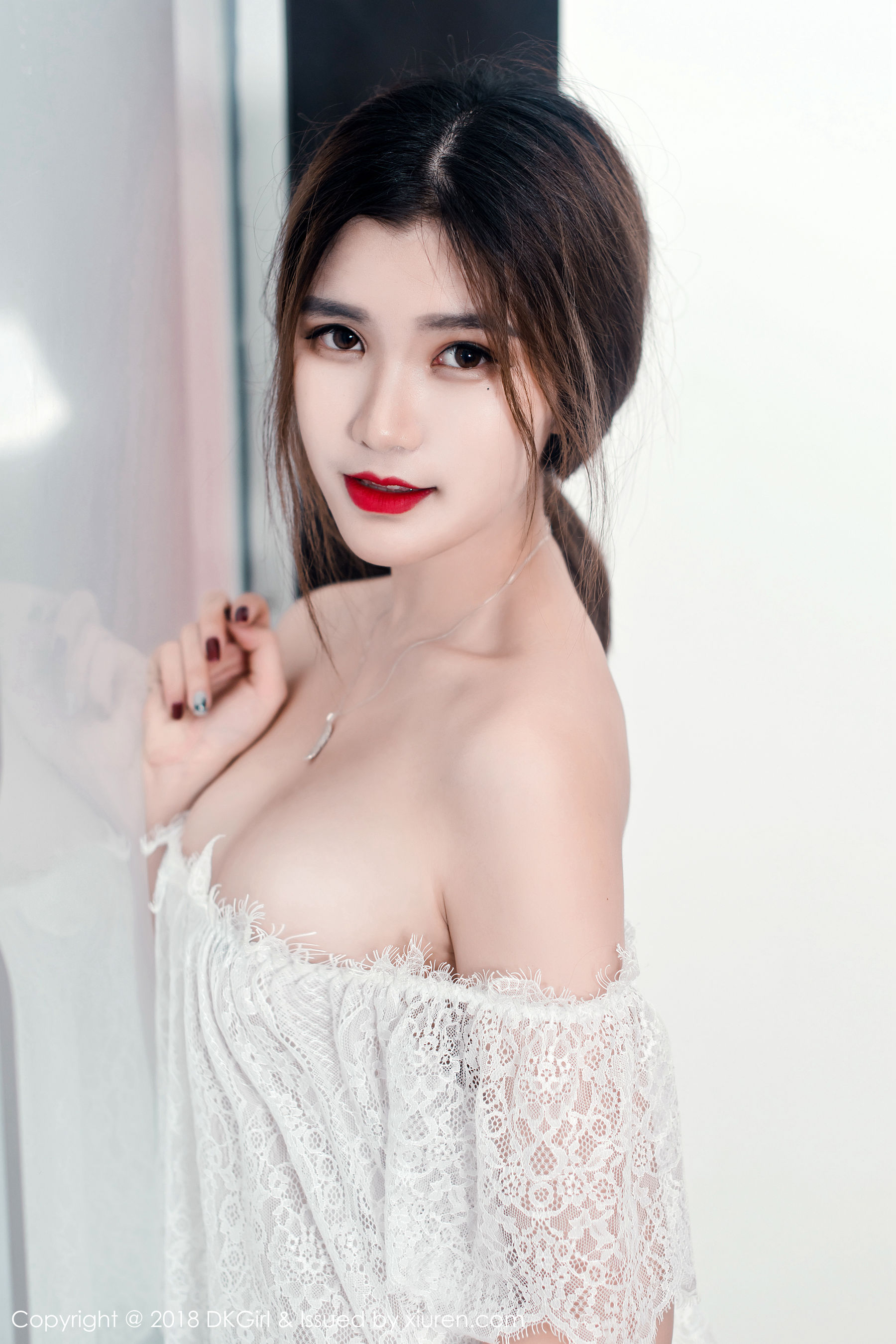 Tingting Tingting Beautiful Milk Beautiful H butto Beautiful Legs Charm Temptation Royal Girl DKGIRL VOL.062