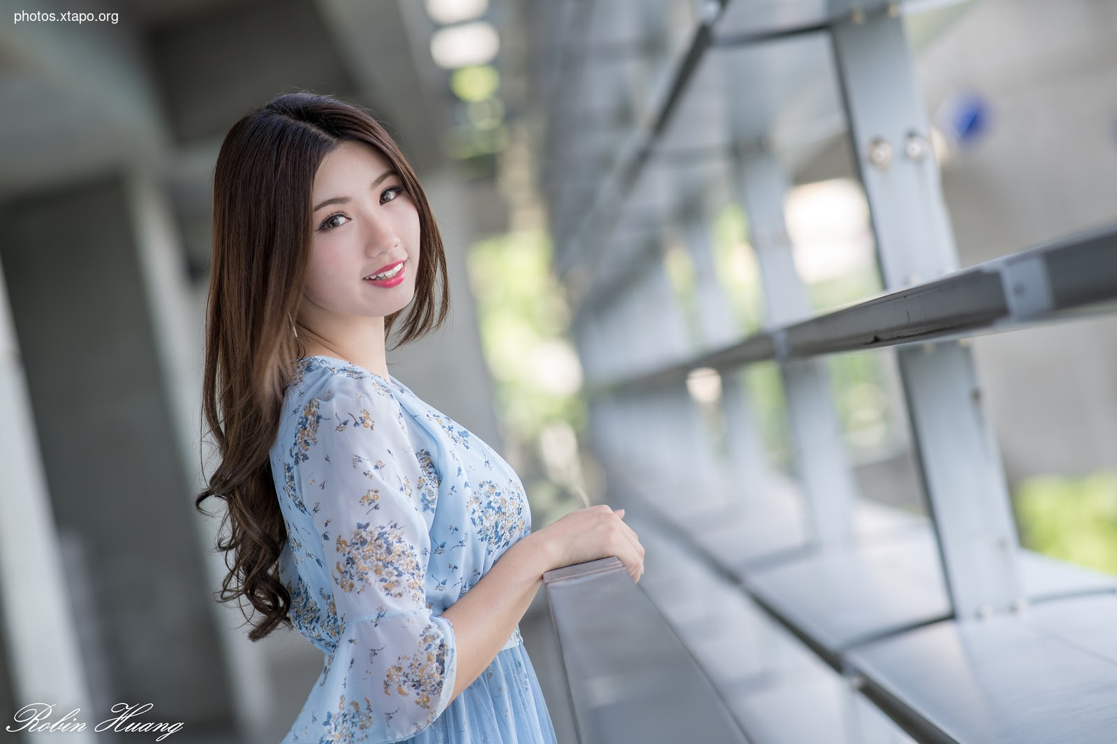 Đang tải... (Loading data…)