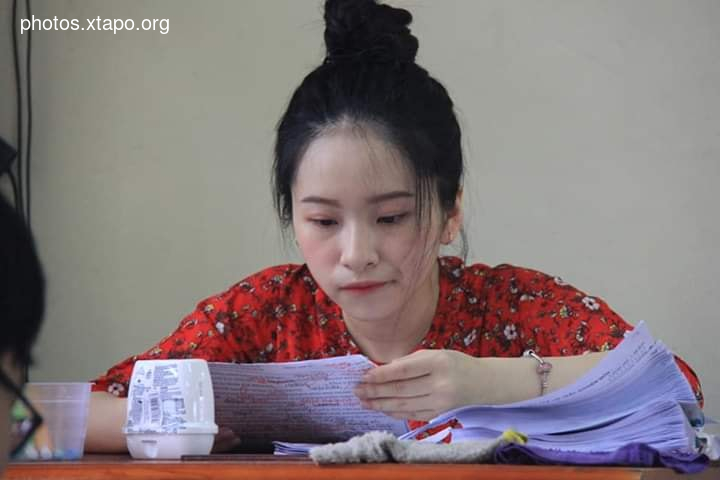 The teachers made parents stand still