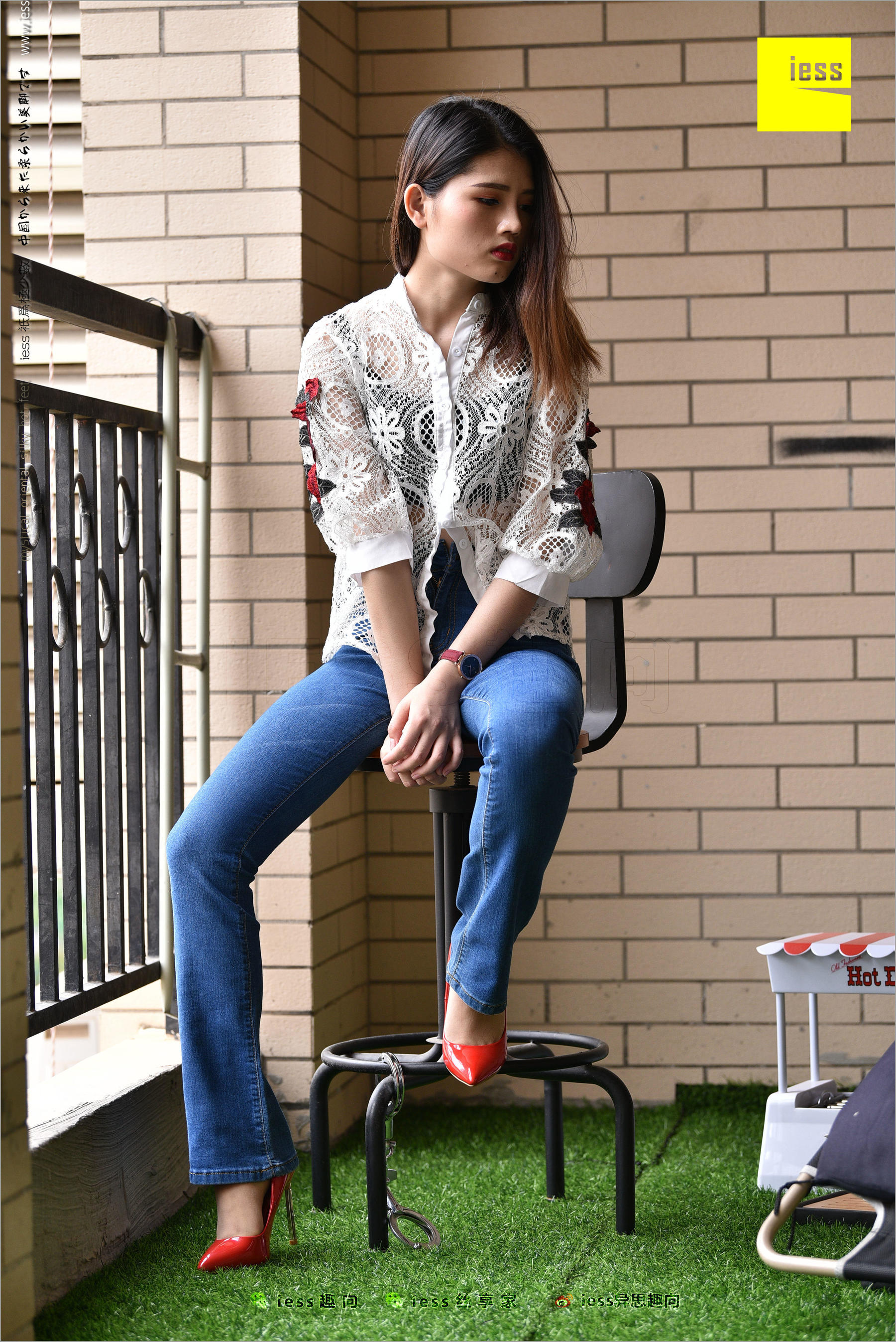 Guangyan's Jeans, New Models and Red High Heels