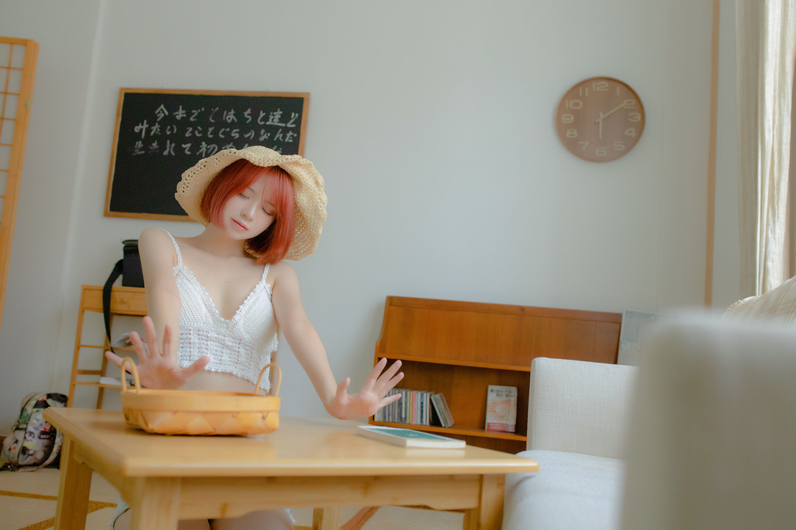 COS Welfare Crazy Cat SS -Straw Hat Girl