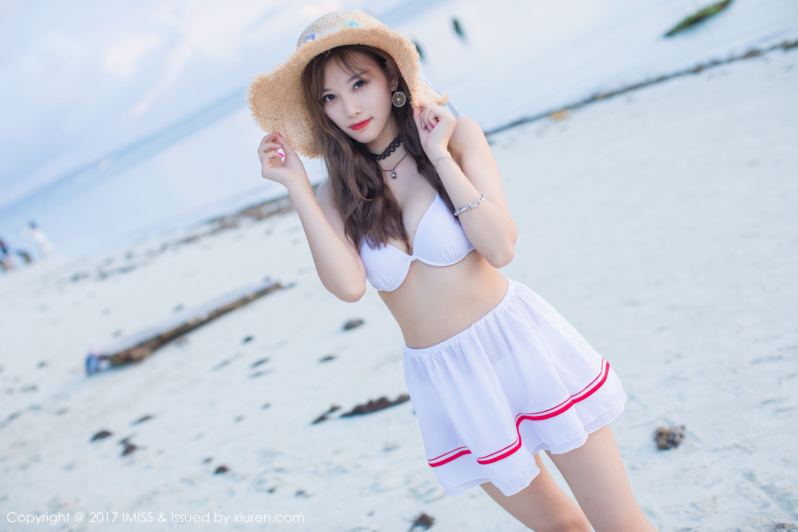 Yang Chenchen Sugar Sunshine and Beach, Fragrant Cars and Beauty IMISS VOL.185