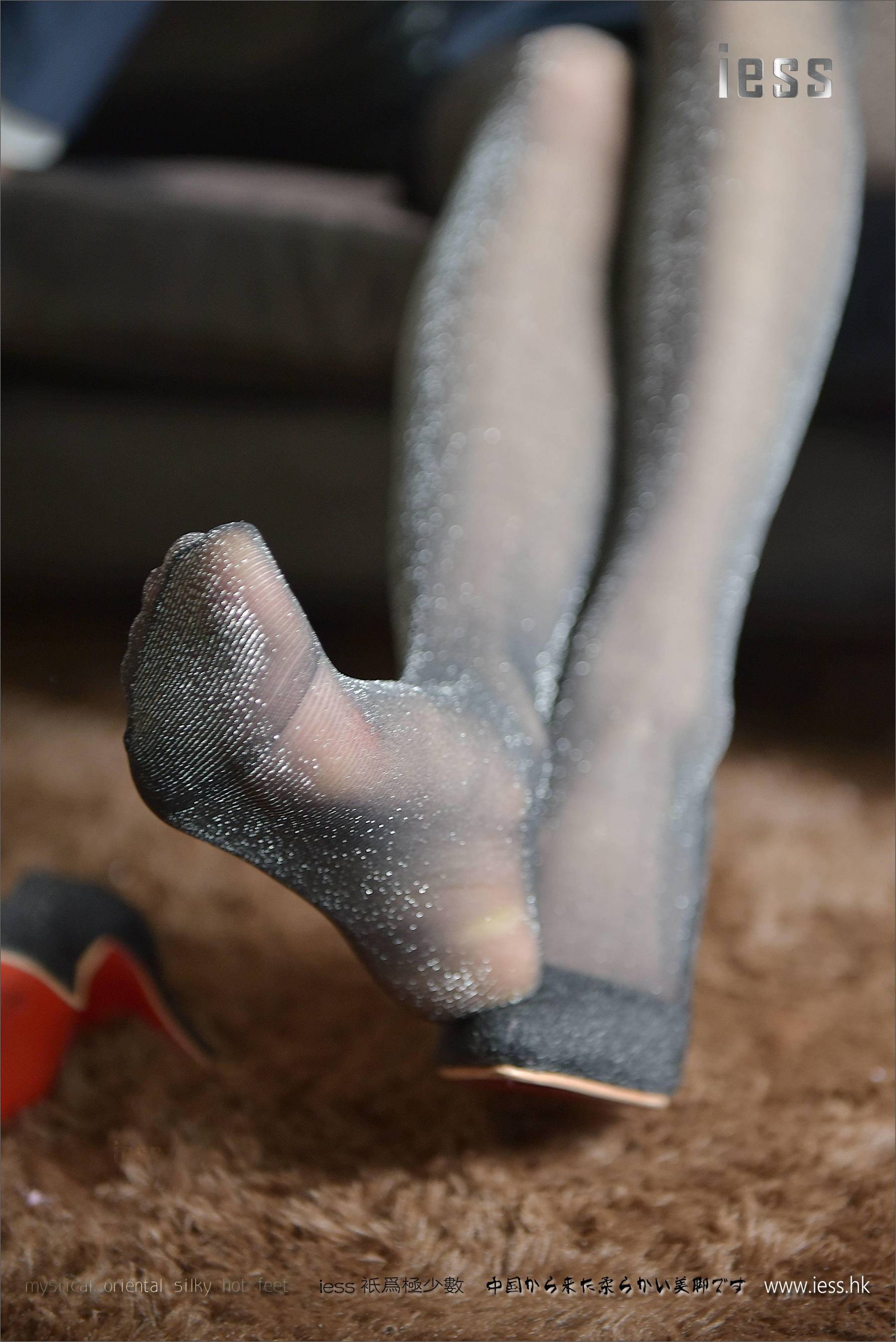 Silk Foot Bento 106 Little Six Silver Scallion Flash Silk IESS is thinking about it