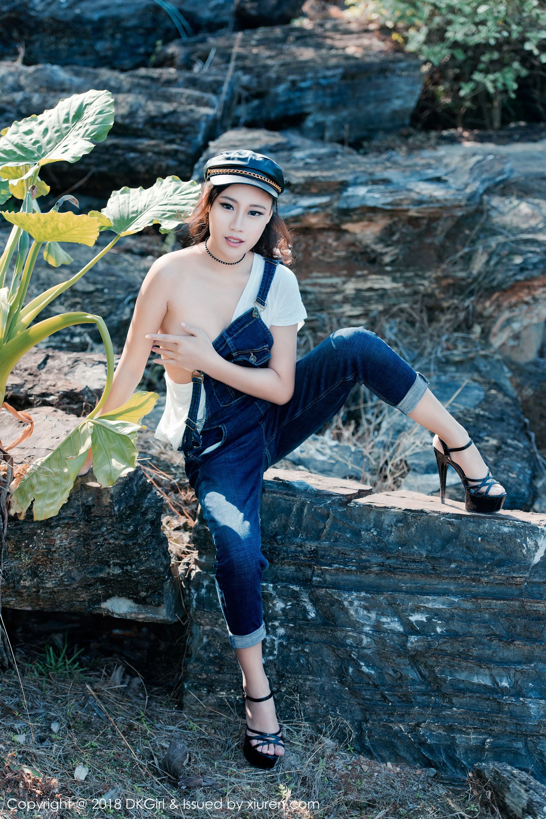 Mengqian Beautiful Legs and Milk Wonderful Temptation Royal Girl DKGIRL Vol.057