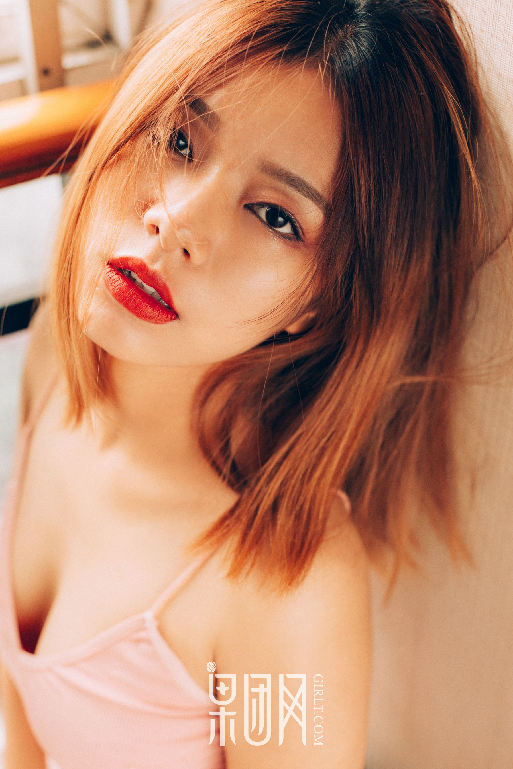 Sexy girl crispy breasts and hips black silk stingy fruit group network Girlt No.068