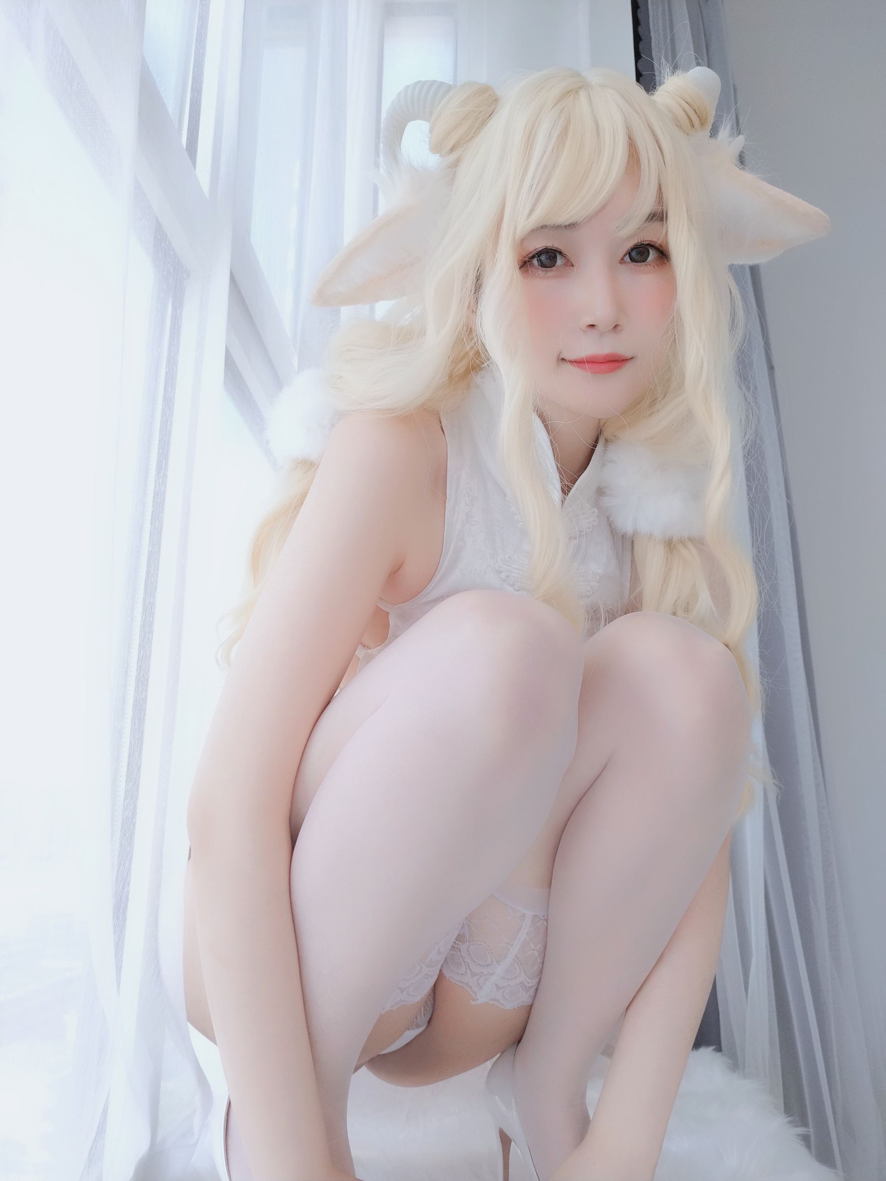 COS Welfare Miss Coser Silver Silver -White Cheongsam