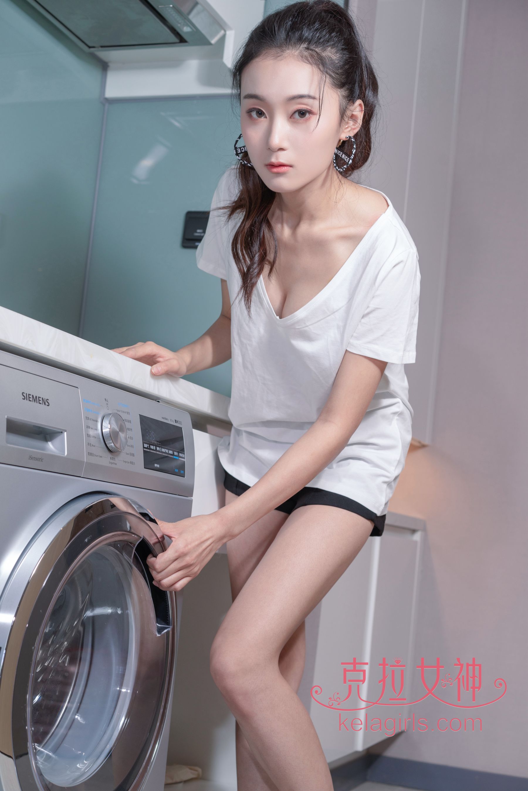 Carat Goddess Kelagirls Zhao Min took off the socks