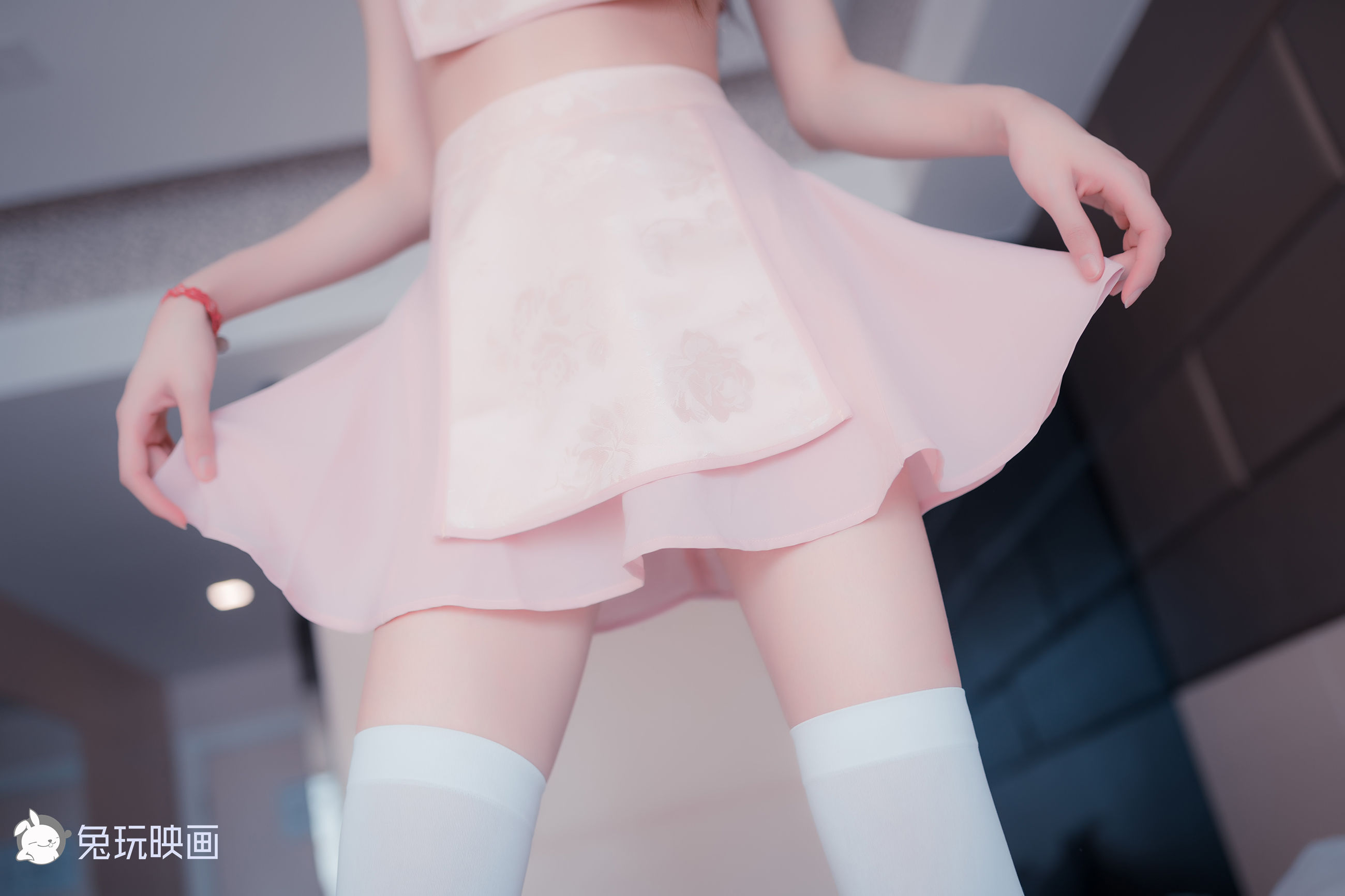 Rabbit Playing Play -The pink chef