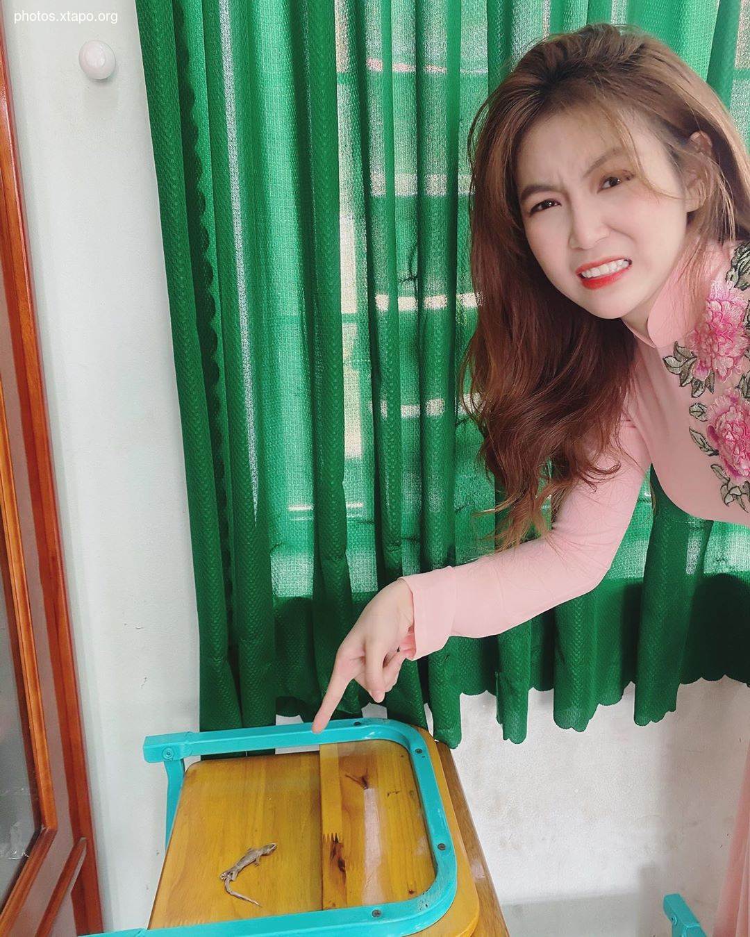 The teachers made parents stand still